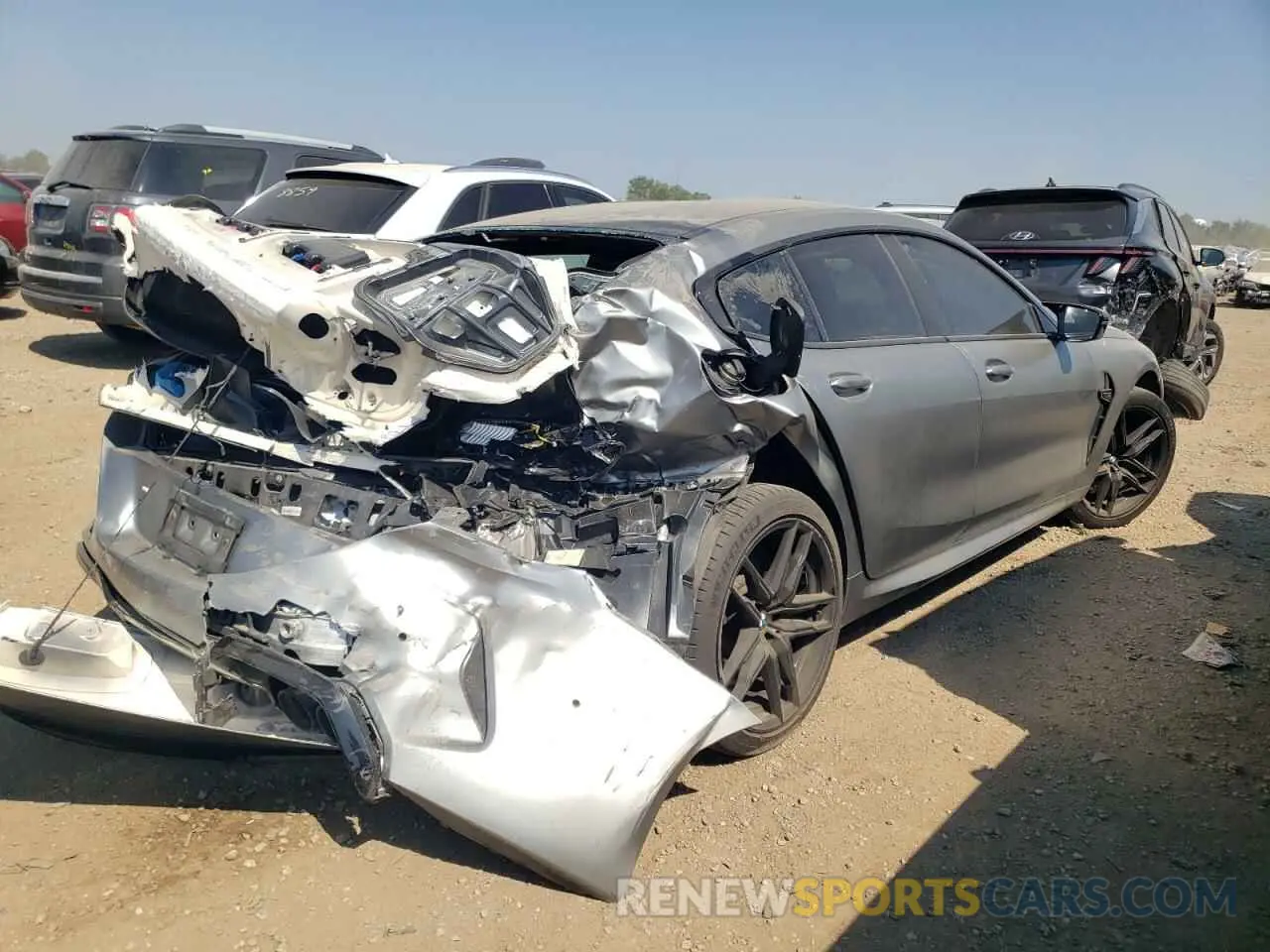 3 Photograph of a damaged car WBSGV0C01MCF26925 BMW M8 2021