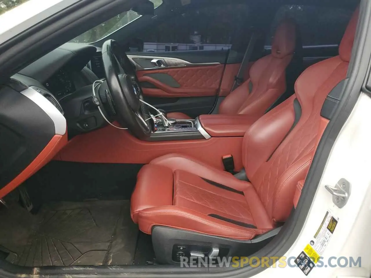 7 Photograph of a damaged car WBSGV0C07NCJ81642 BMW M8 2022