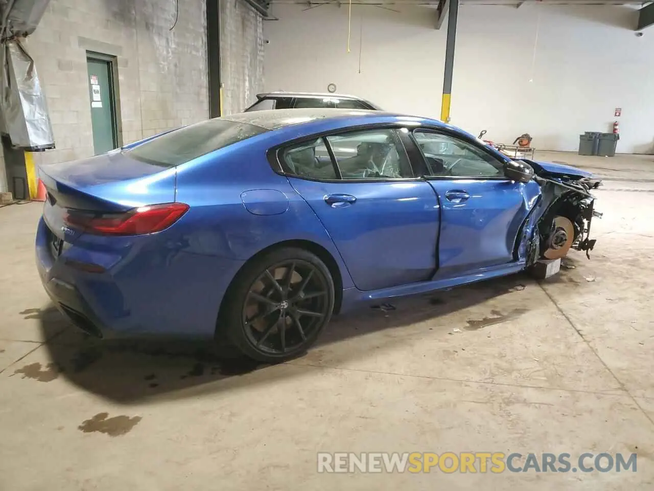 3 Фотография поврежденного автомобиля WBAGV8C07RCP90030 BMW M8 2024