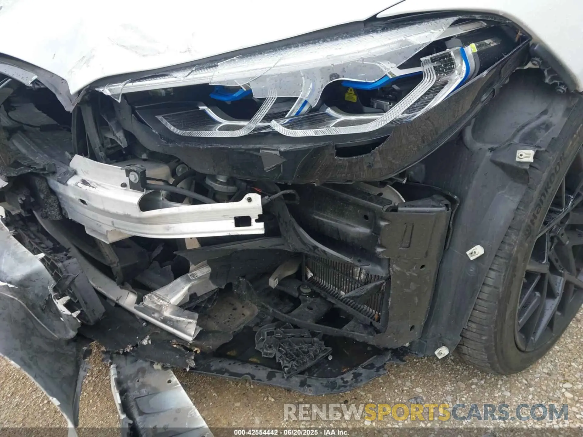 6 Photograph of a damaged car WBSGV0C02MCF33723 BMW M8 GRAN COUPE 2021