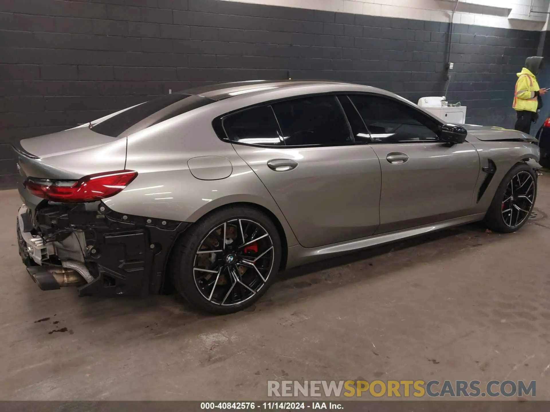 4 Photograph of a damaged car WBSGV0C02NCJ62612 BMW M8 GRAN COUPE 2022