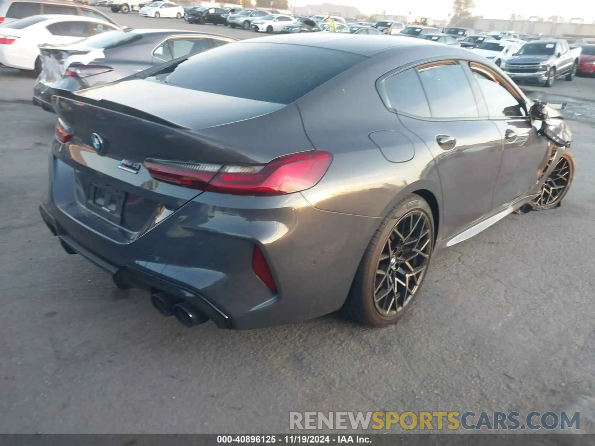 4 Photograph of a damaged car WBSGV0C08NCJ15505 BMW M8 GRAN COUPE 2022