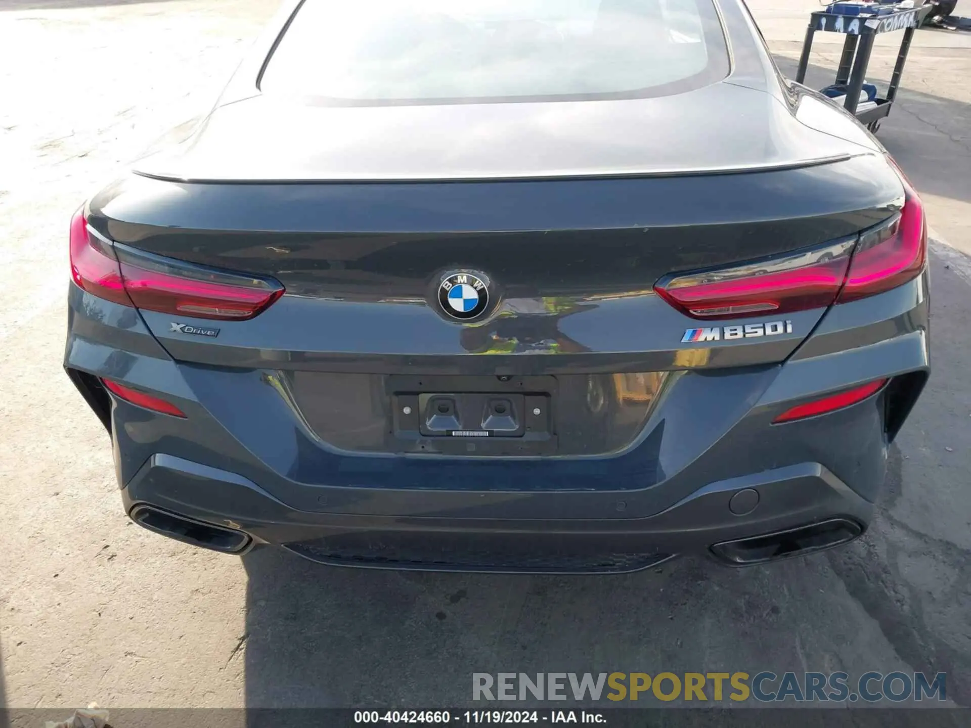 17 Photograph of a damaged car WBABC4C03NCH63509 BMW M850I 2022