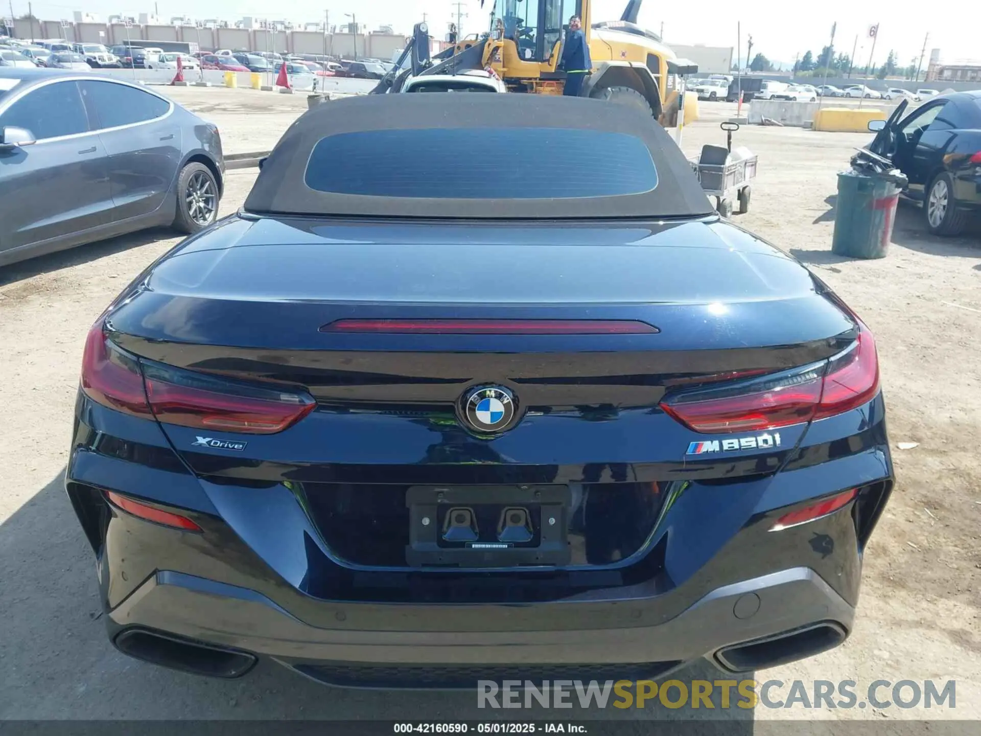 17 Photograph of a damaged car WBAFY4C07PCK10123 BMW M850I 2023
