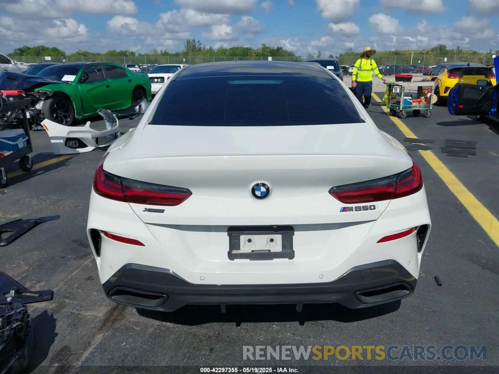 17 Photograph of a damaged car WBAGV8C01LCD46815 BMW M850I GTAN COUPE 2020