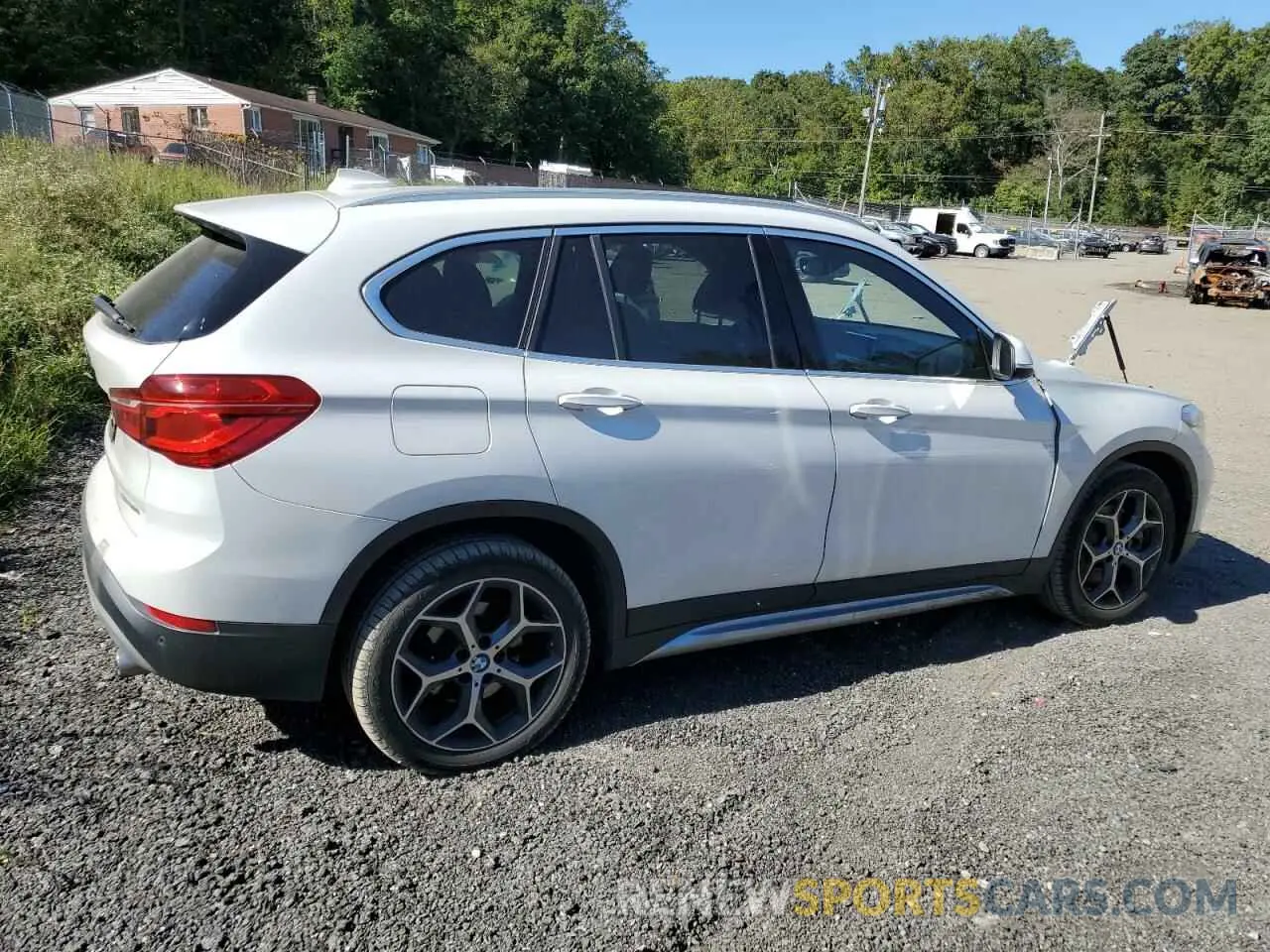 3 Photograph of a damaged car WBXHT3C54K5N30581 BMW X1 2019