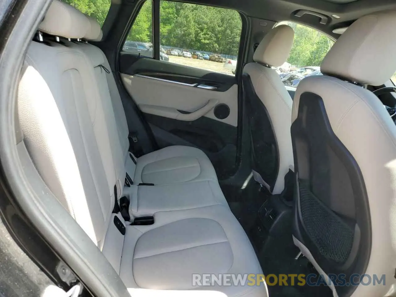 11 Photograph of a damaged car WBXHT3C57K3H36363 BMW X1 2019