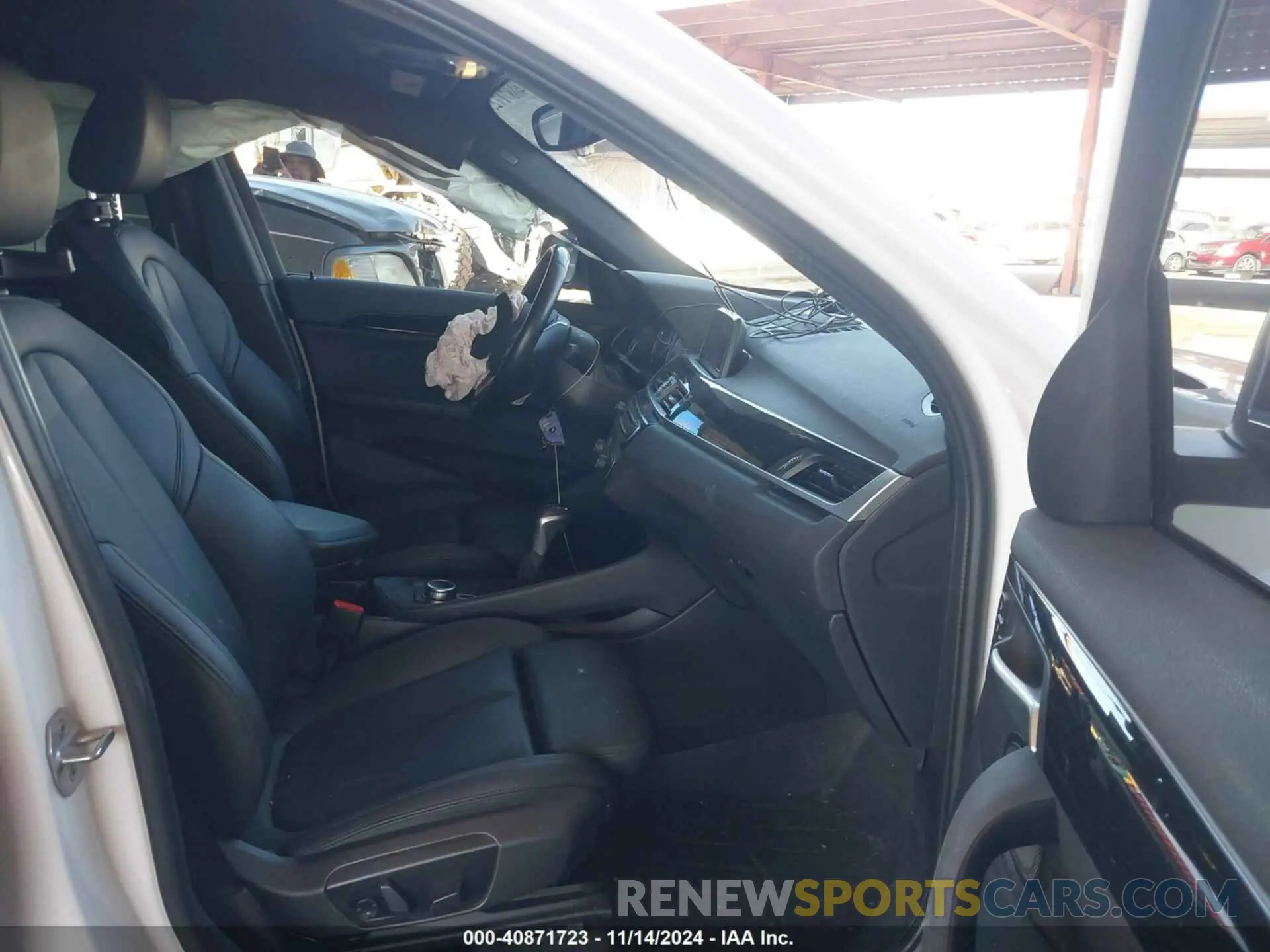 5 Photograph of a damaged car WBXHU7C51K5N37606 BMW X1 2019