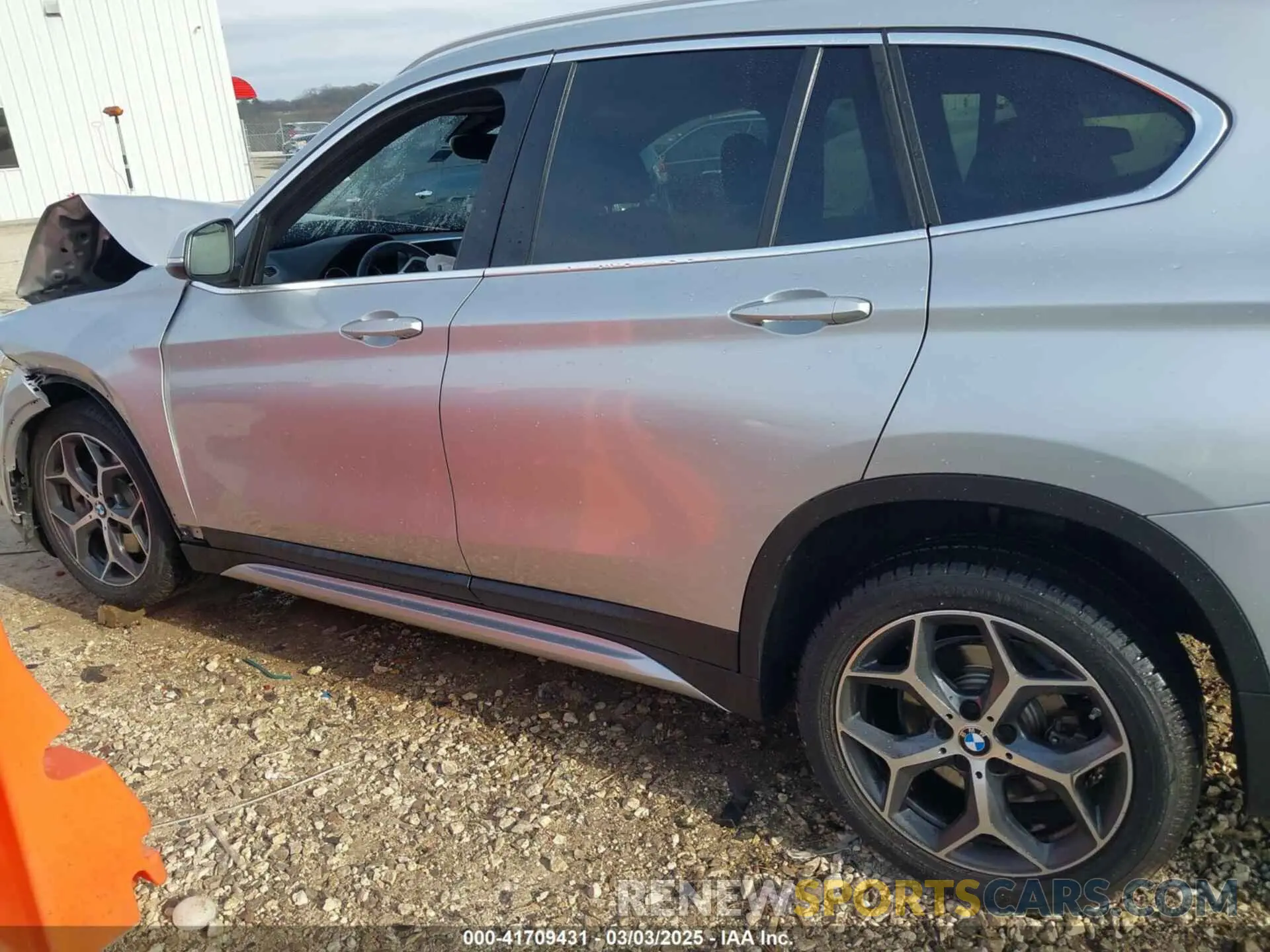 15 Фотография поврежденного автомобиля WBXHU7C52K3H44360 BMW X1 2019