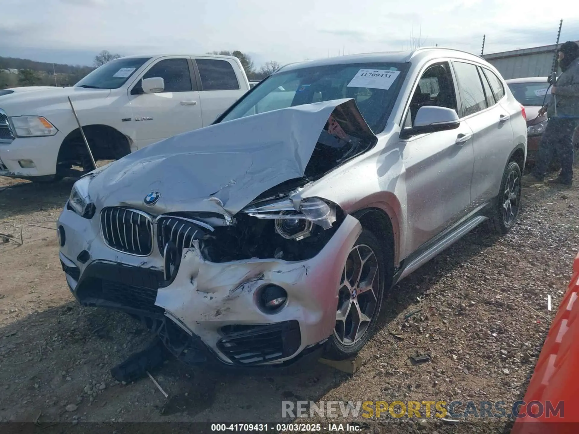 2 Фотография поврежденного автомобиля WBXHU7C52K3H44360 BMW X1 2019