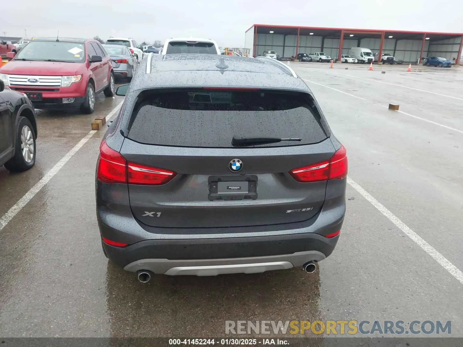 17 Photograph of a damaged car WBXHU7C52K5L12160 BMW X1 2019
