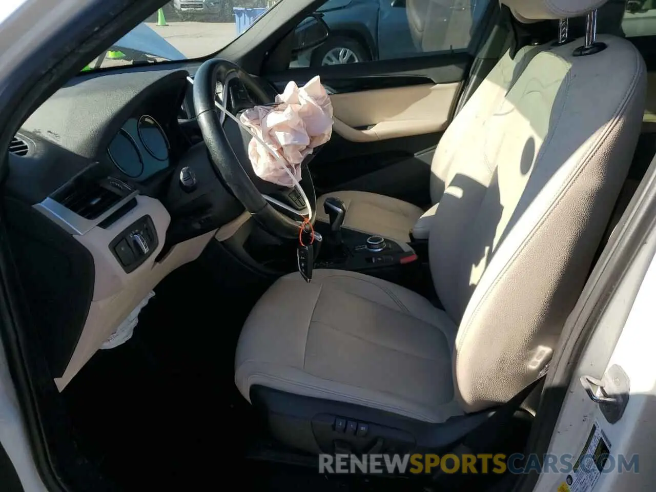 7 Photograph of a damaged car WBXHU7C53K3H45694 BMW X1 2019