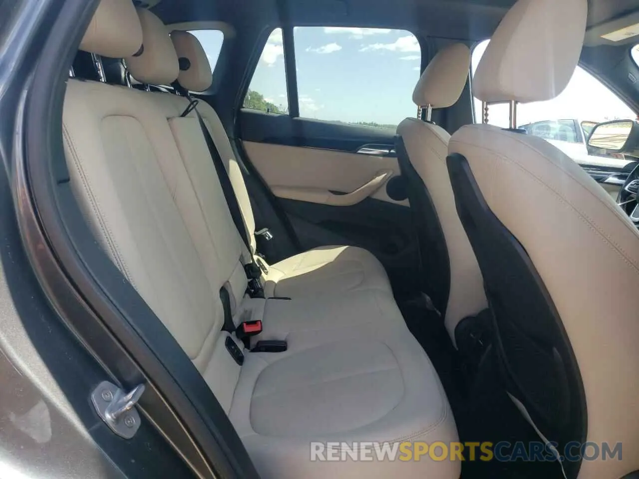 11 Photograph of a damaged car WBXHU7C54K3H46420 BMW X1 2019