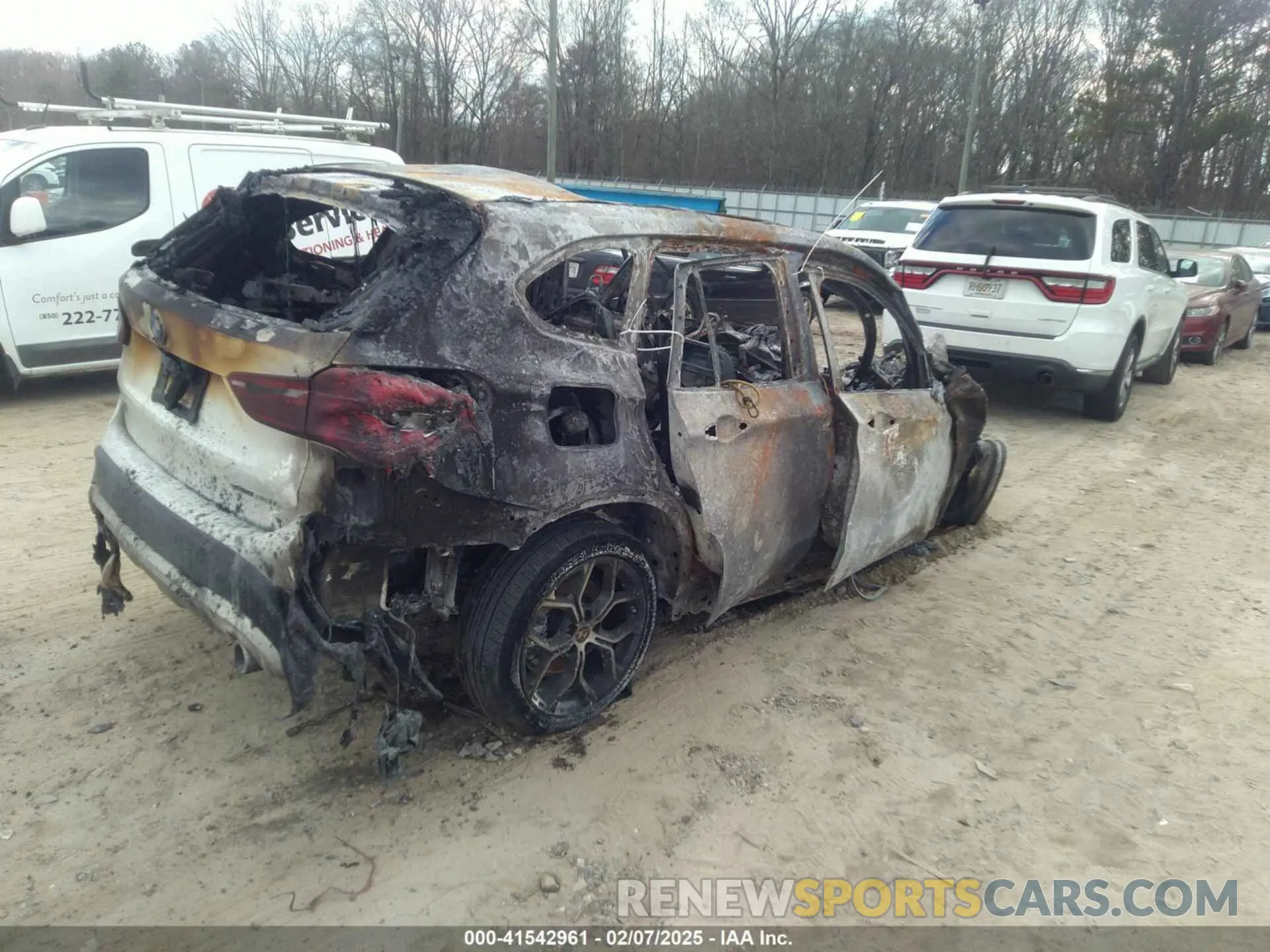 4 Photograph of a damaged car WBXJG7C03L5R51131 BMW X1 2020