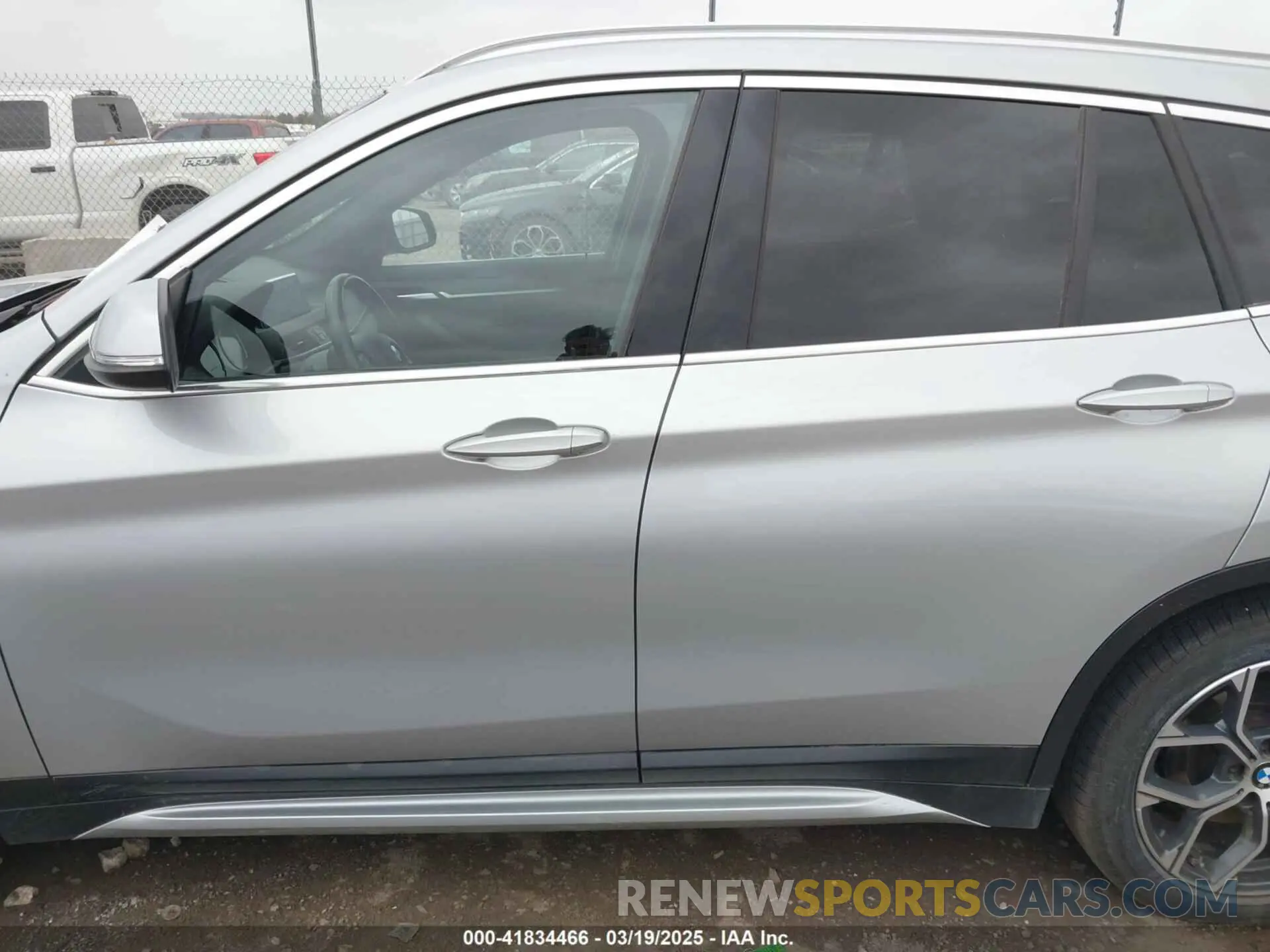 15 Фотография поврежденного автомобиля WBXJG9C00L5S00032 BMW X1 2020