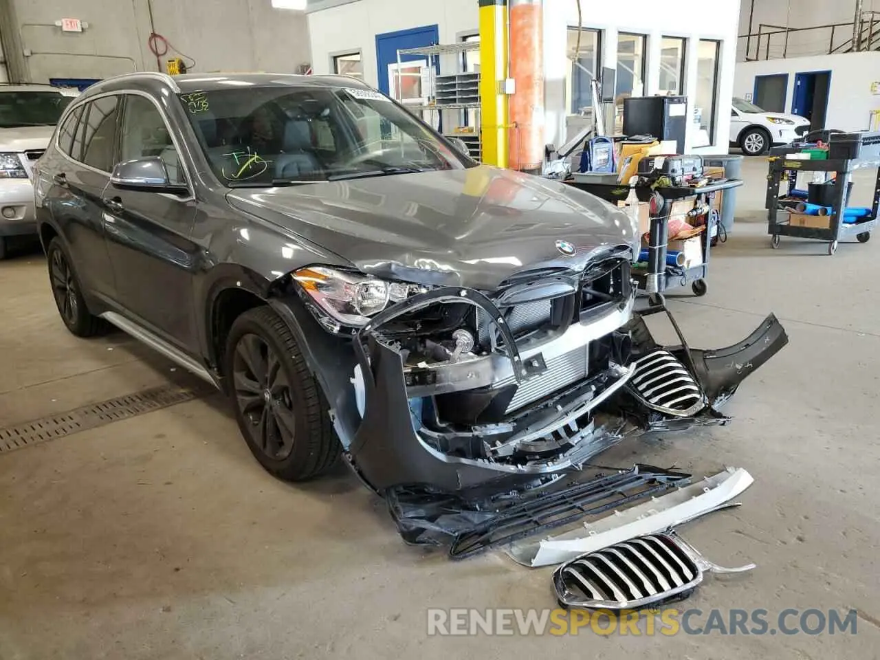 1 Фотография поврежденного автомобиля WBXJG9C04L5P52858 BMW X1 2020