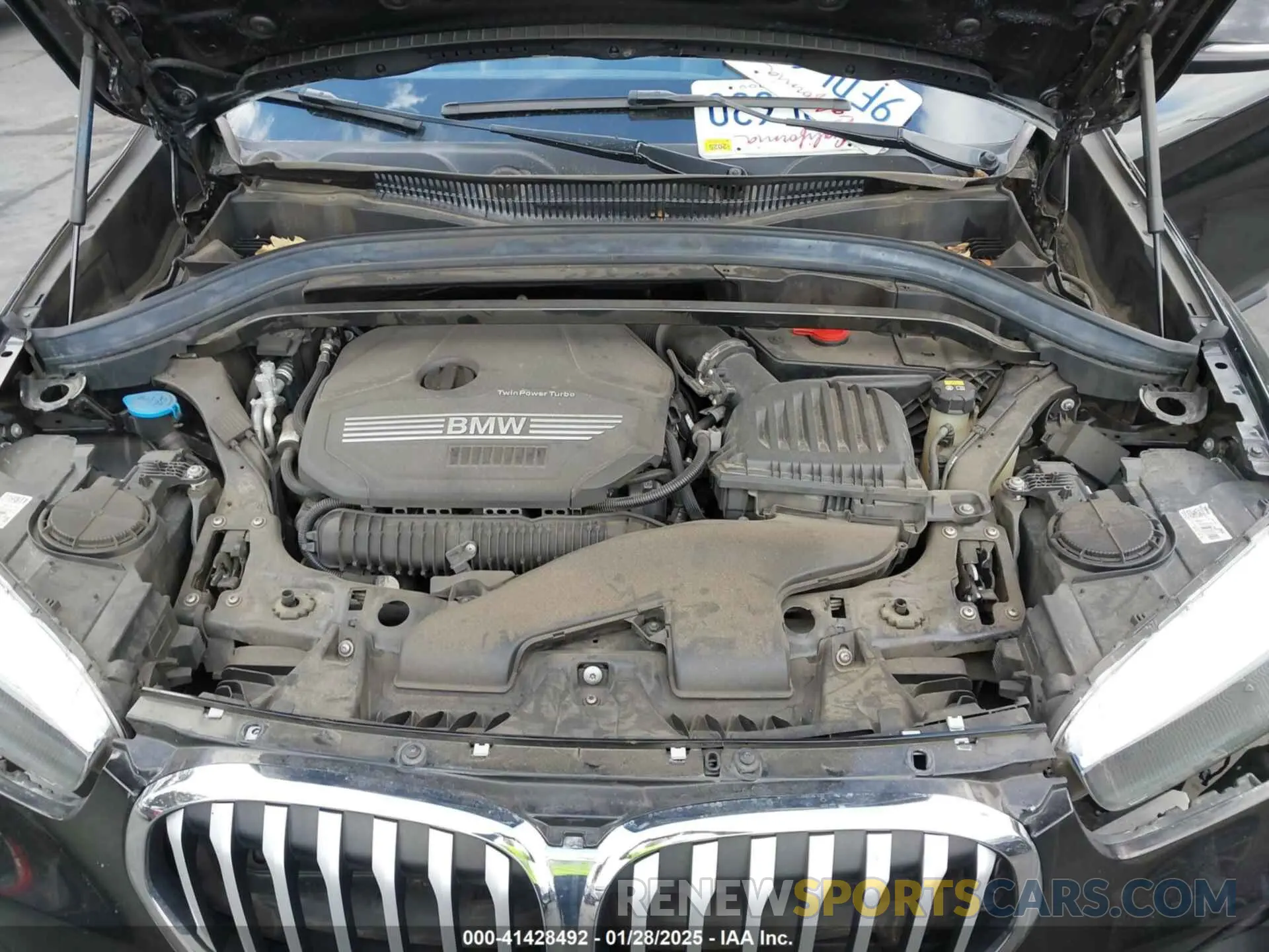 10 Фотография поврежденного автомобиля WBXJG9C09L5R01054 BMW X1 2020