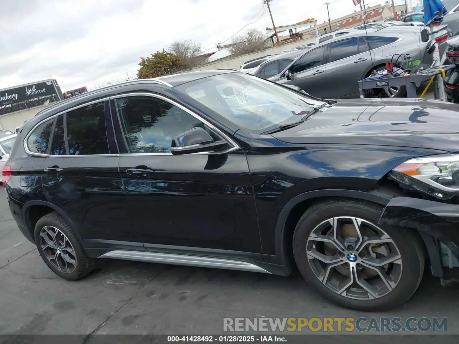 13 Фотография поврежденного автомобиля WBXJG9C09L5R01054 BMW X1 2020