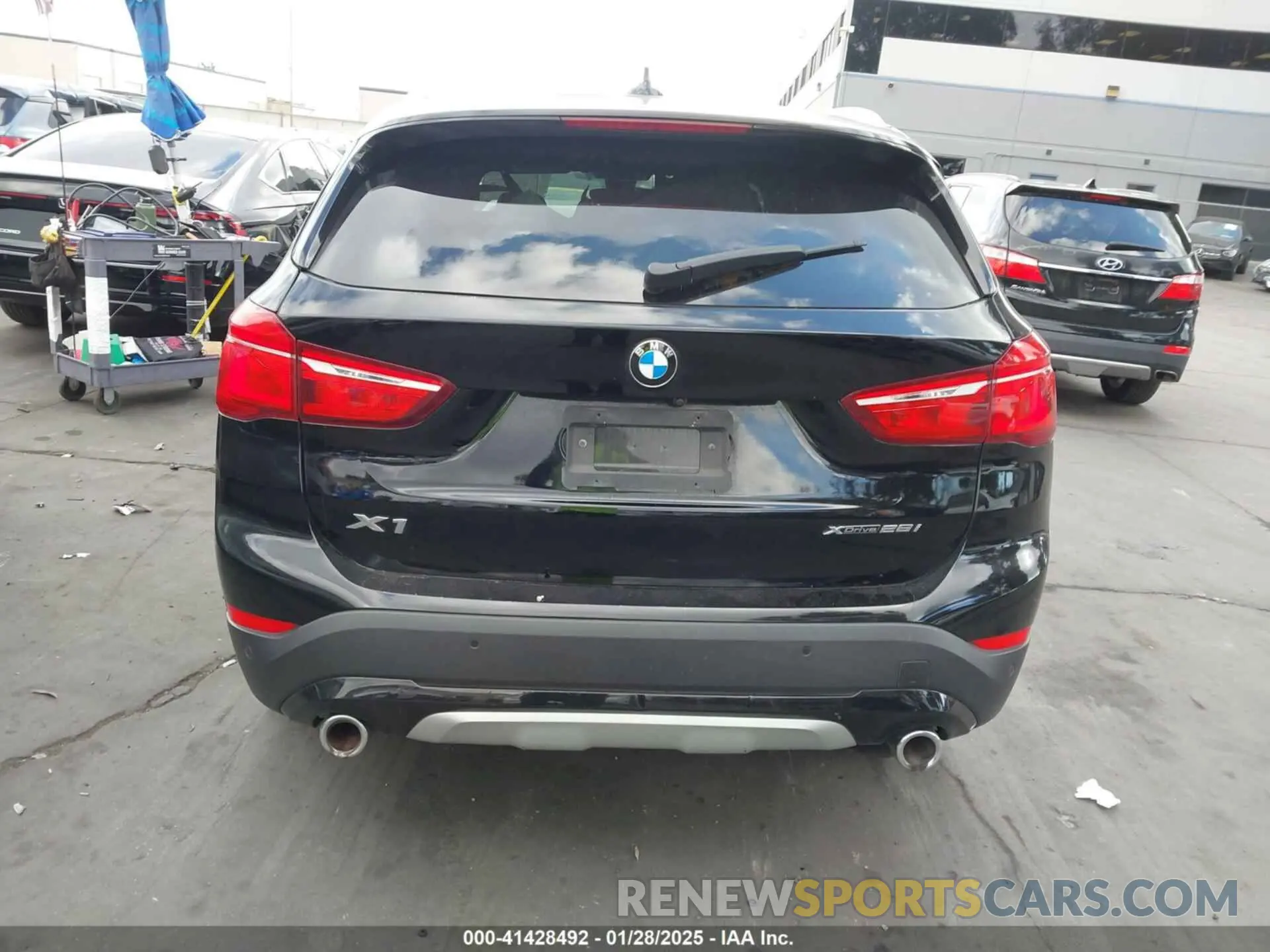16 Фотография поврежденного автомобиля WBXJG9C09L5R01054 BMW X1 2020