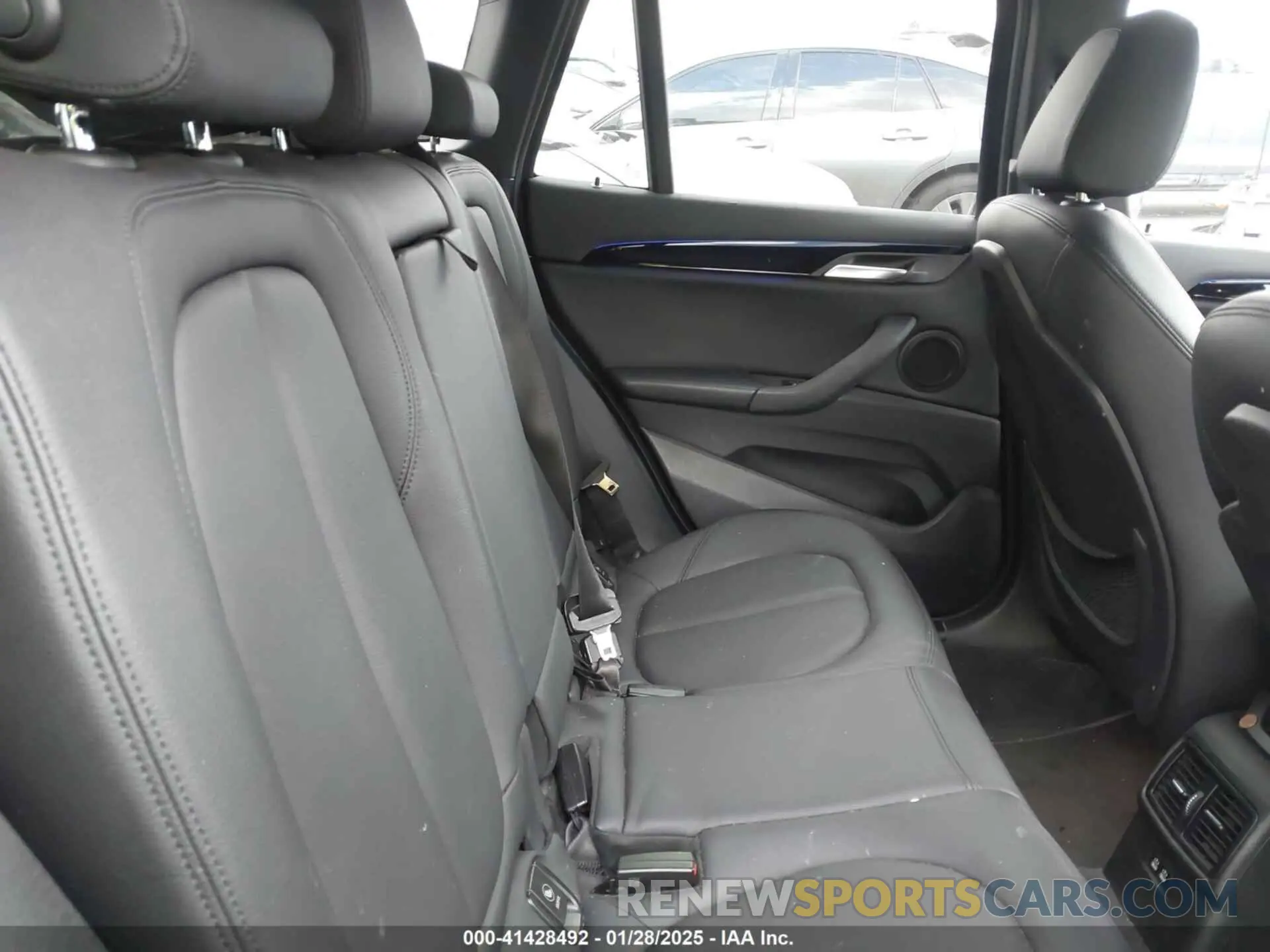 8 Фотография поврежденного автомобиля WBXJG9C09L5R01054 BMW X1 2020