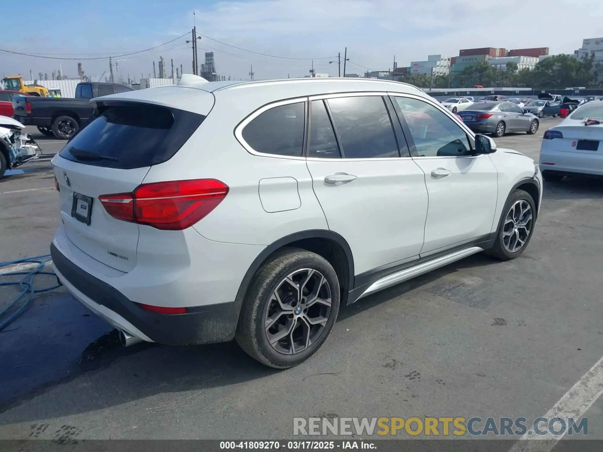 4 Photograph of a damaged car WBXJG7C00M5S02921 BMW X1 2021