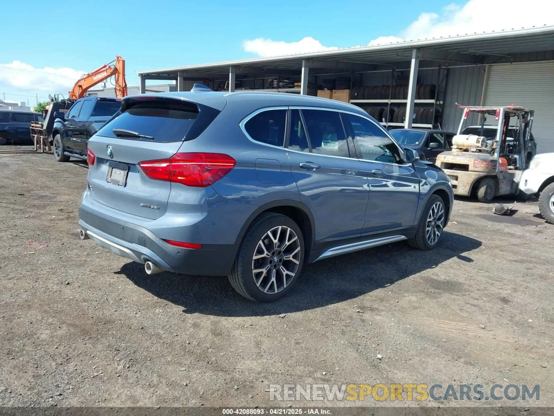 4 Фотография поврежденного автомобиля WBXJG7C01M5S66837 BMW X1 2021