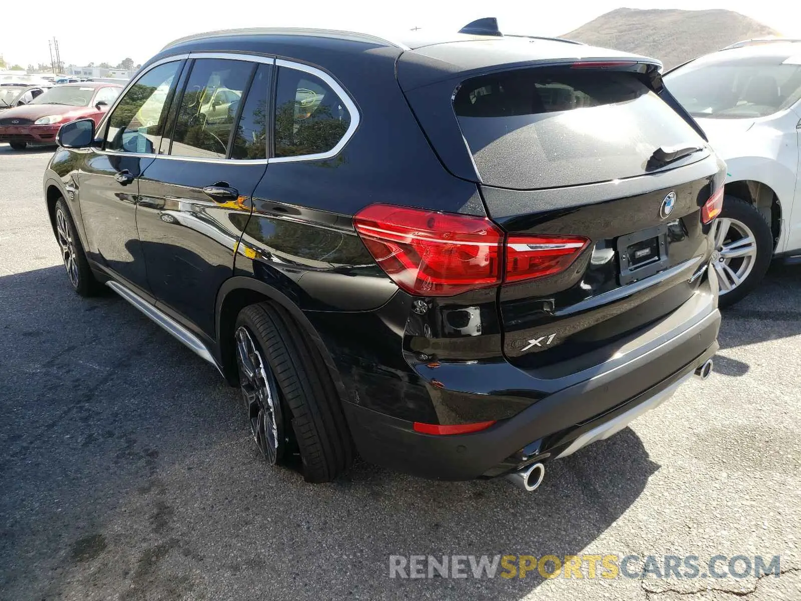 3 Photograph of a damaged car WBXJG7C03M5T14077 BMW X1 2021
