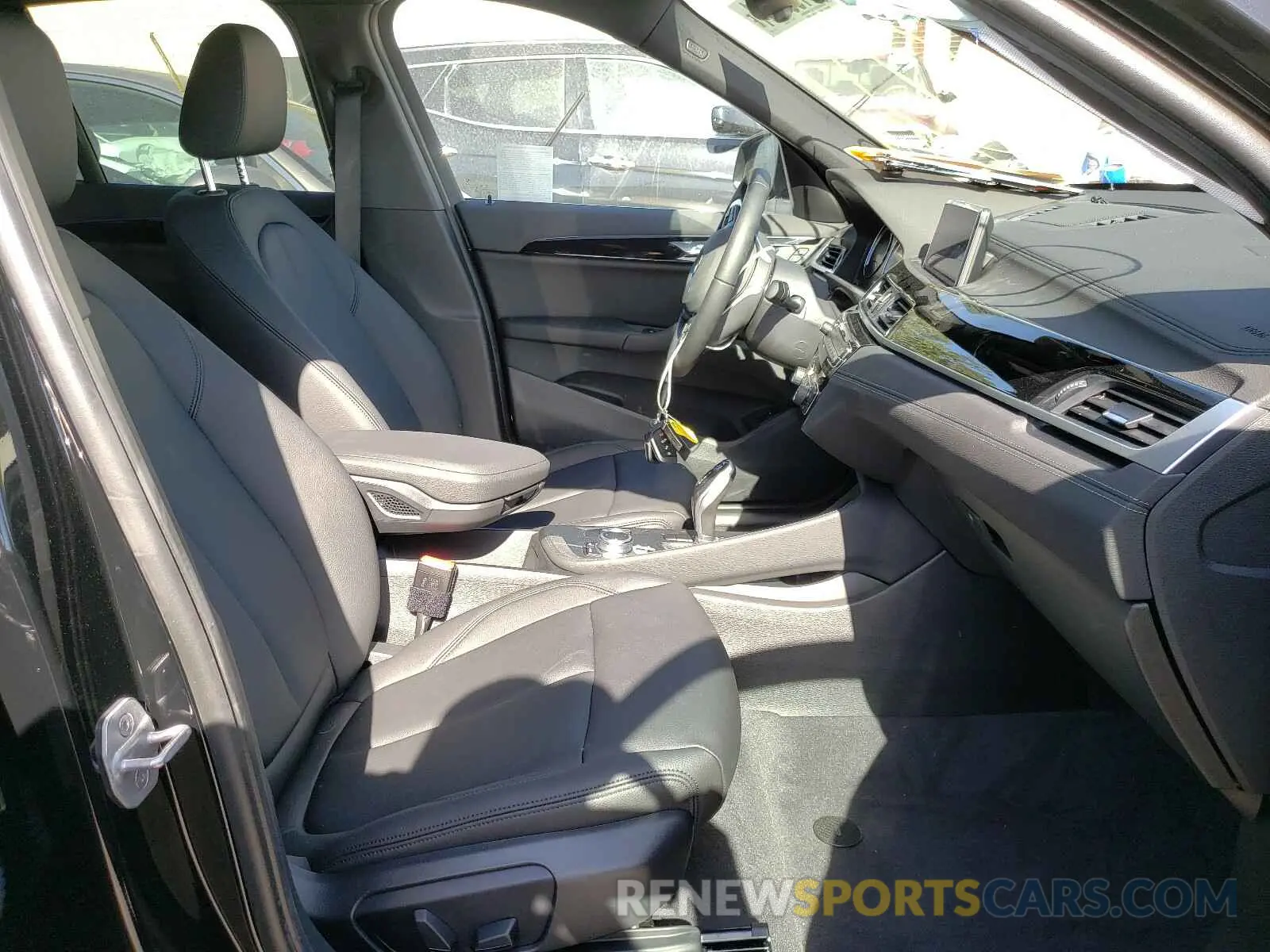 5 Photograph of a damaged car WBXJG7C03M5T14077 BMW X1 2021