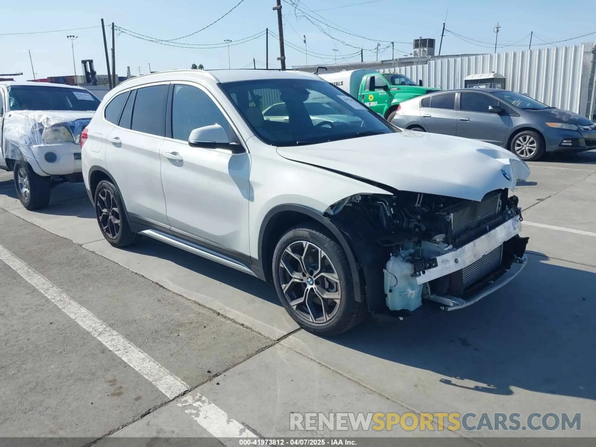 1 Фотография поврежденного автомобиля WBXJG7C03M5T37228 BMW X1 2021
