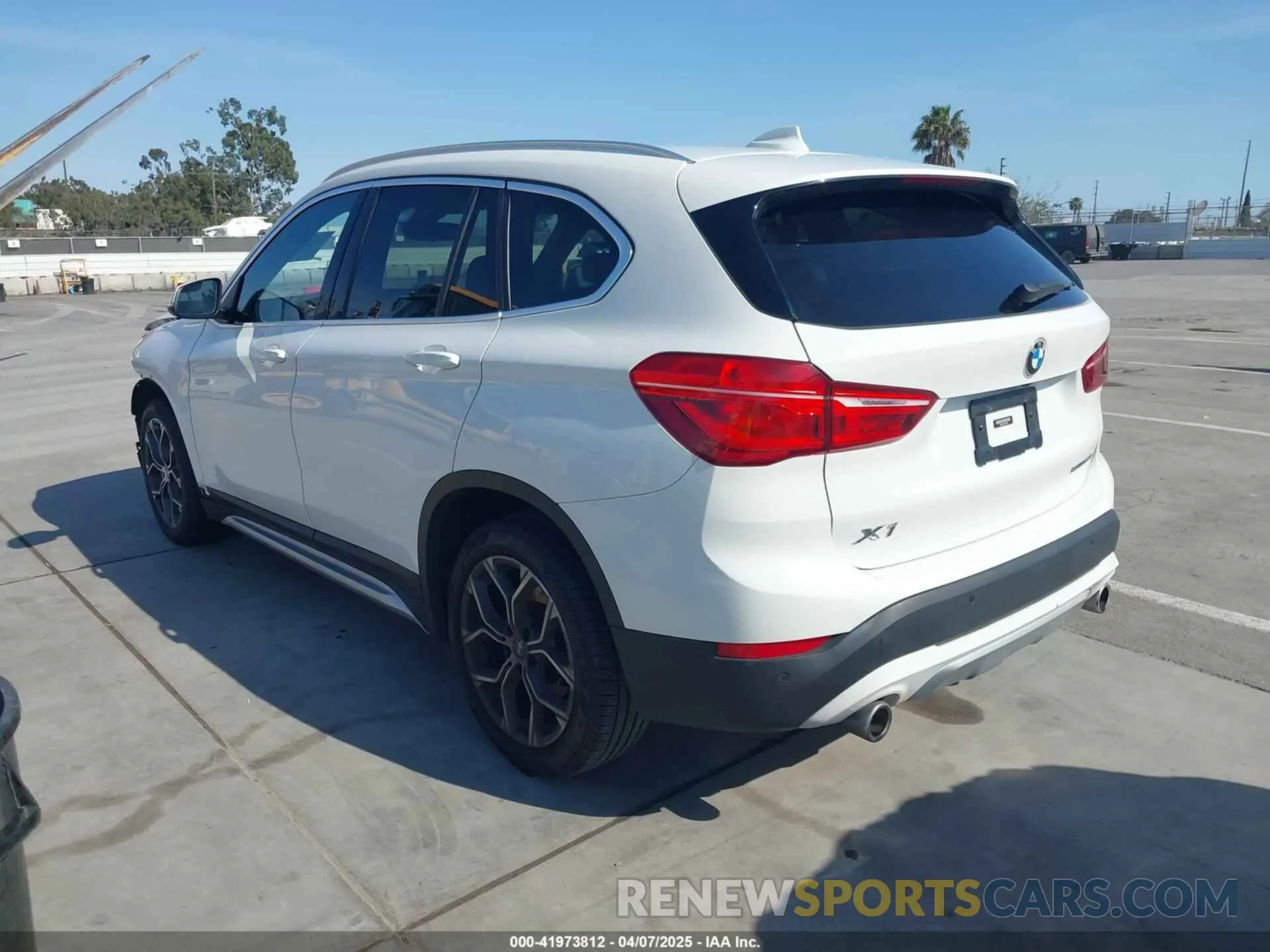 3 Фотография поврежденного автомобиля WBXJG7C03M5T37228 BMW X1 2021