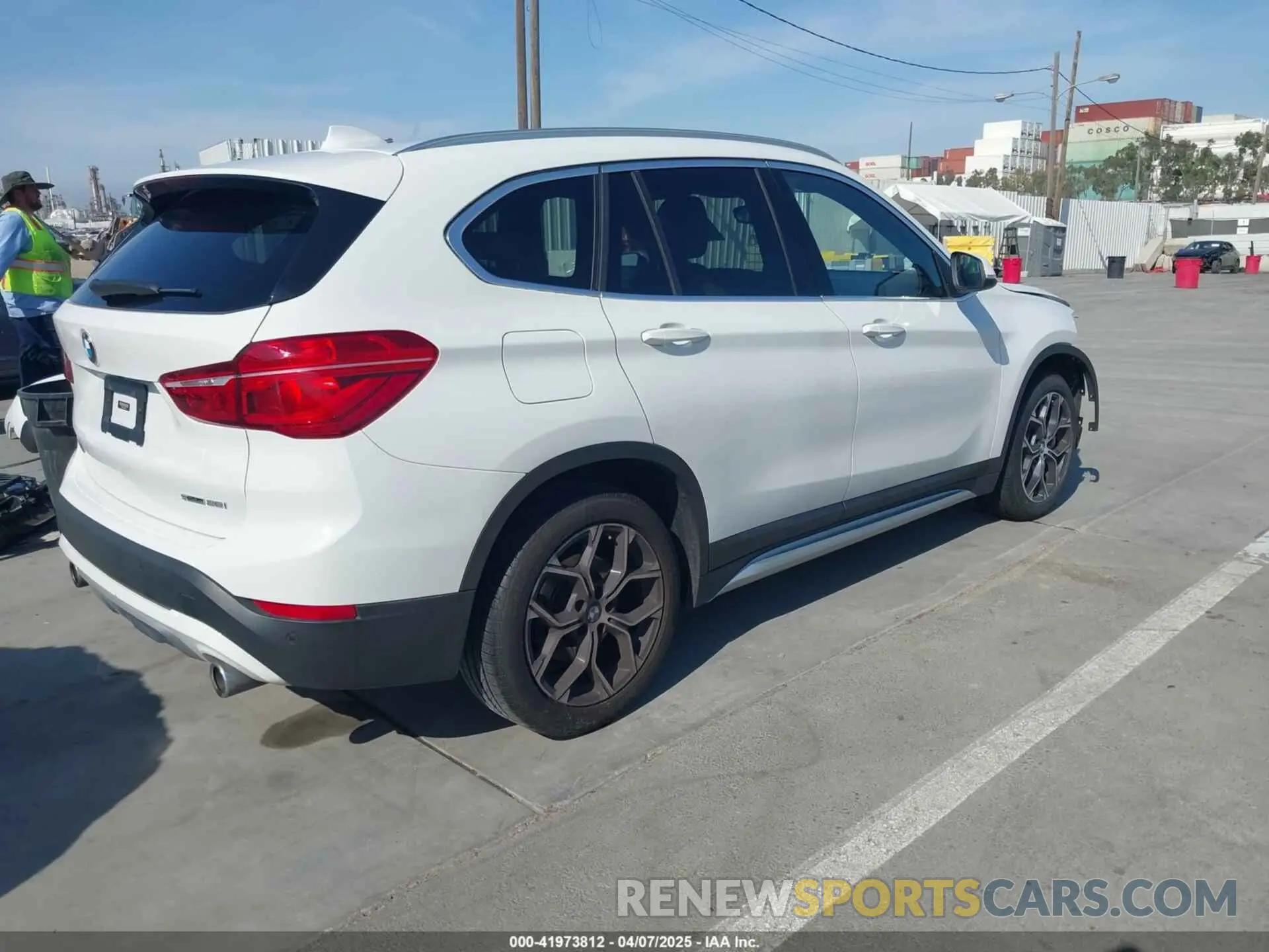 4 Фотография поврежденного автомобиля WBXJG7C03M5T37228 BMW X1 2021