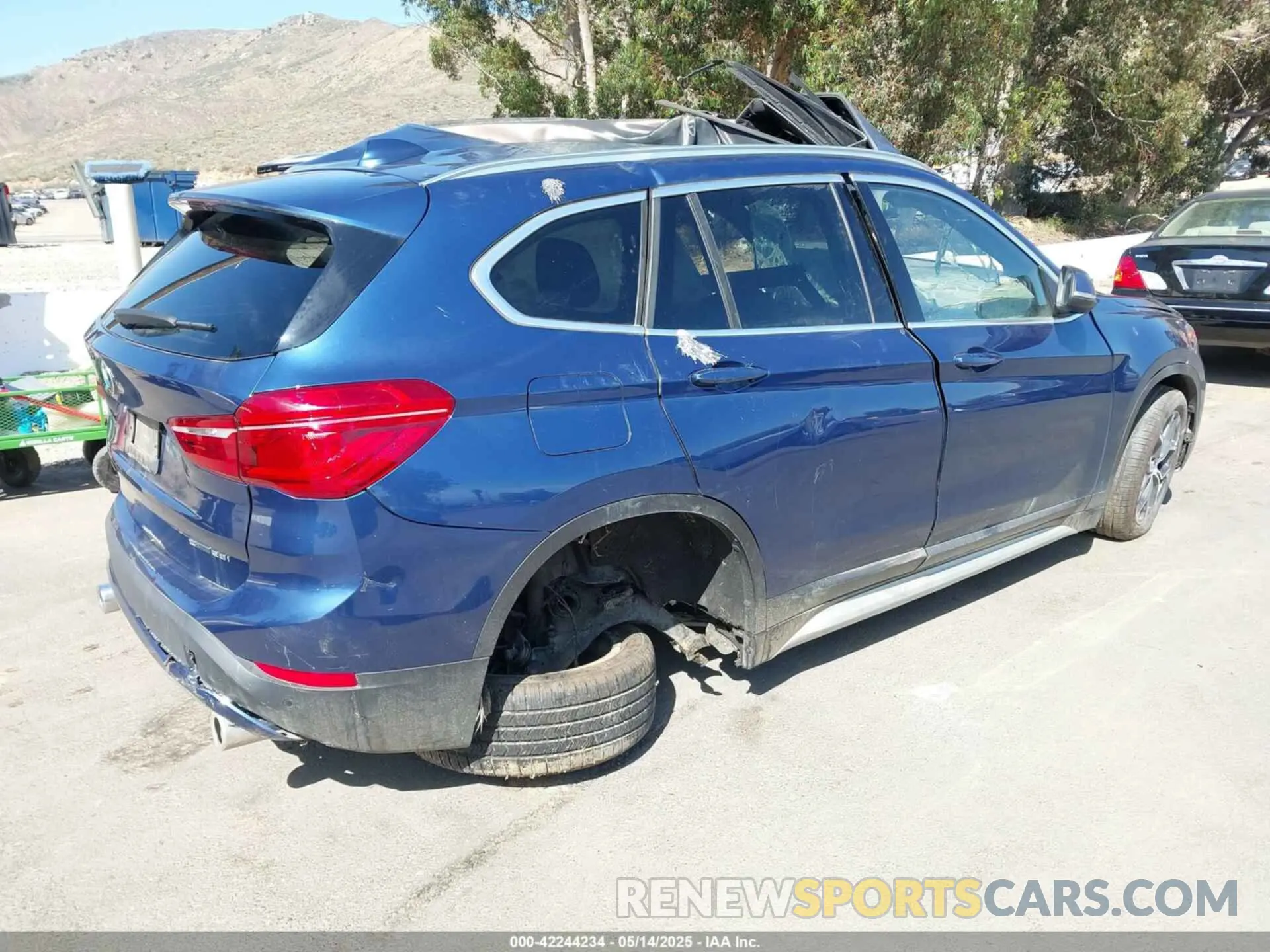 4 Photograph of a damaged car WBXJG7C04M5T34905 BMW X1 2021