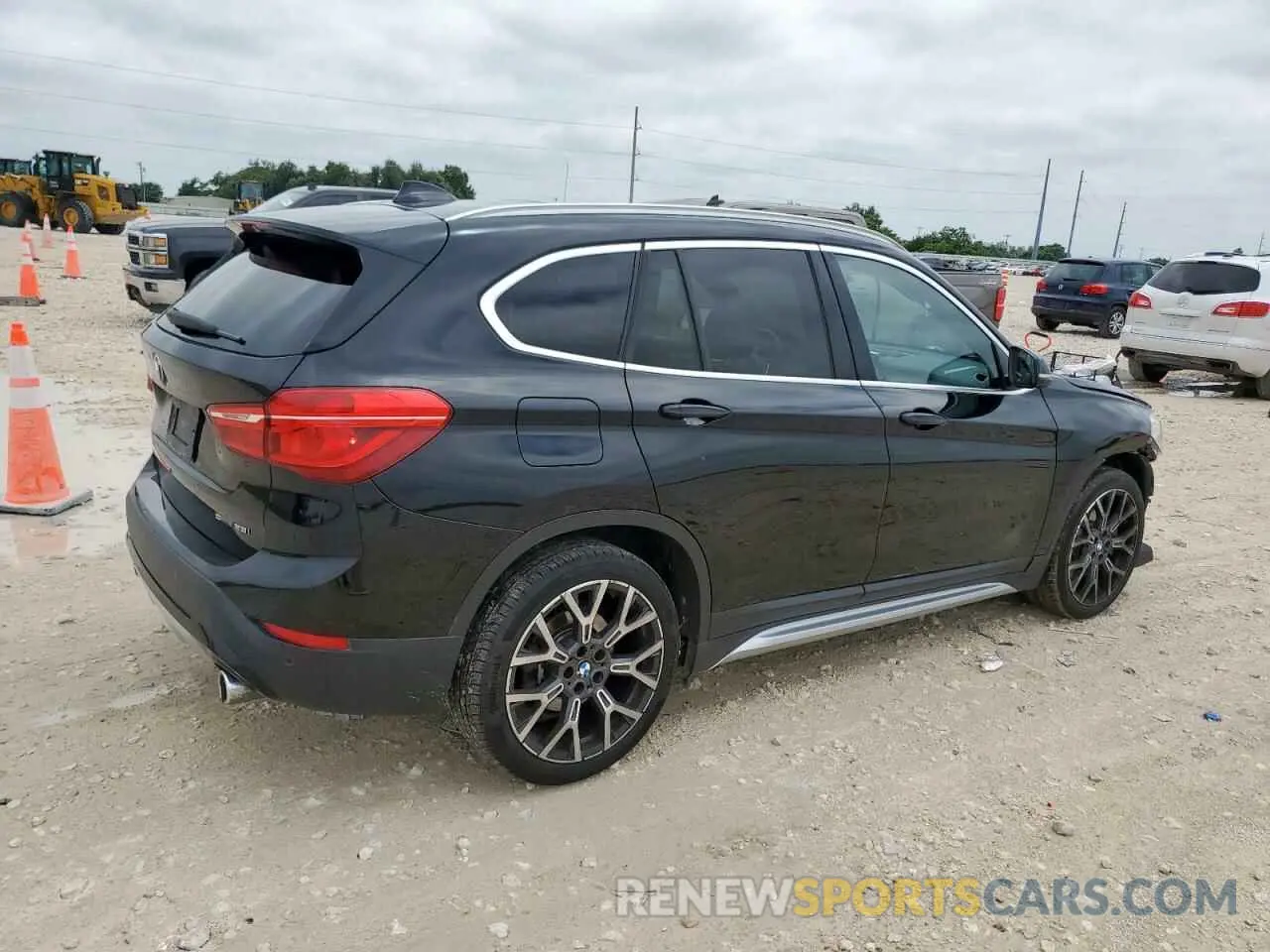 3 Photograph of a damaged car WBXJG7C05M5S35610 BMW X1 2021