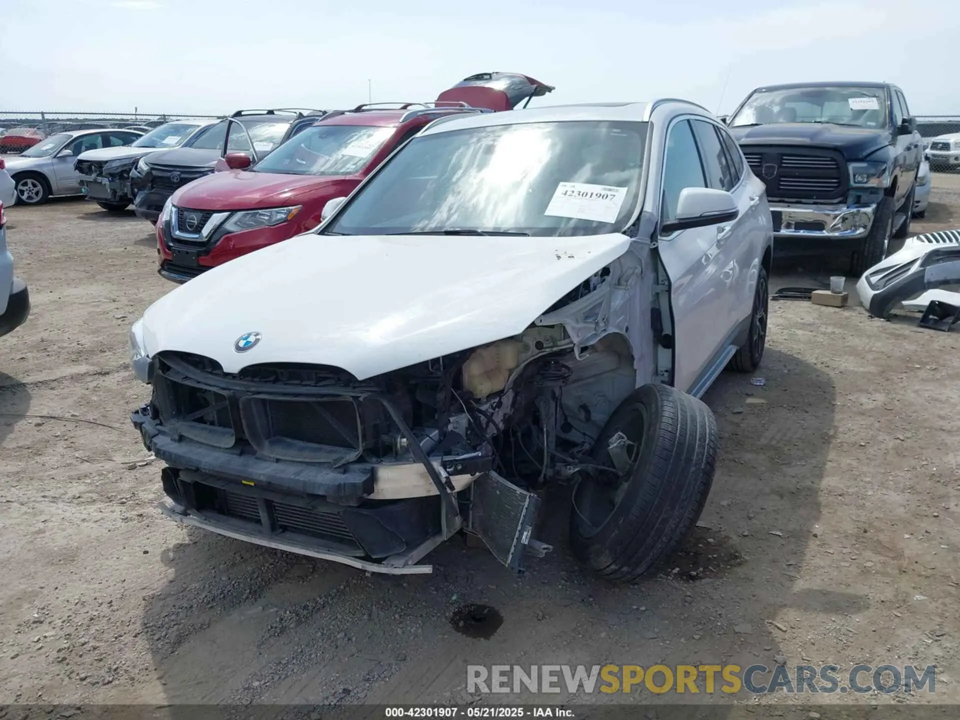 2 Фотография поврежденного автомобиля WBXJG7C06M5S95797 BMW X1 2021