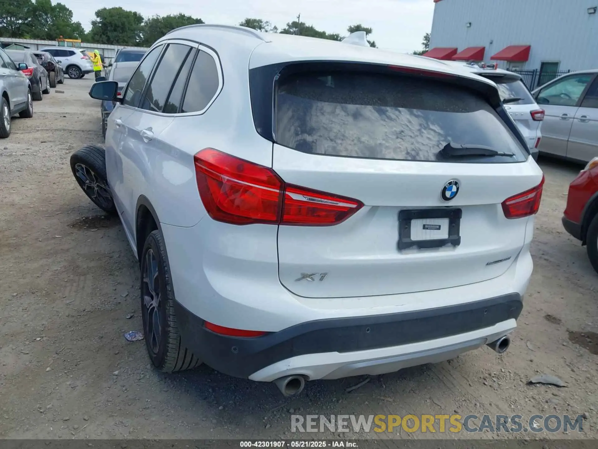 3 Фотография поврежденного автомобиля WBXJG7C06M5S95797 BMW X1 2021