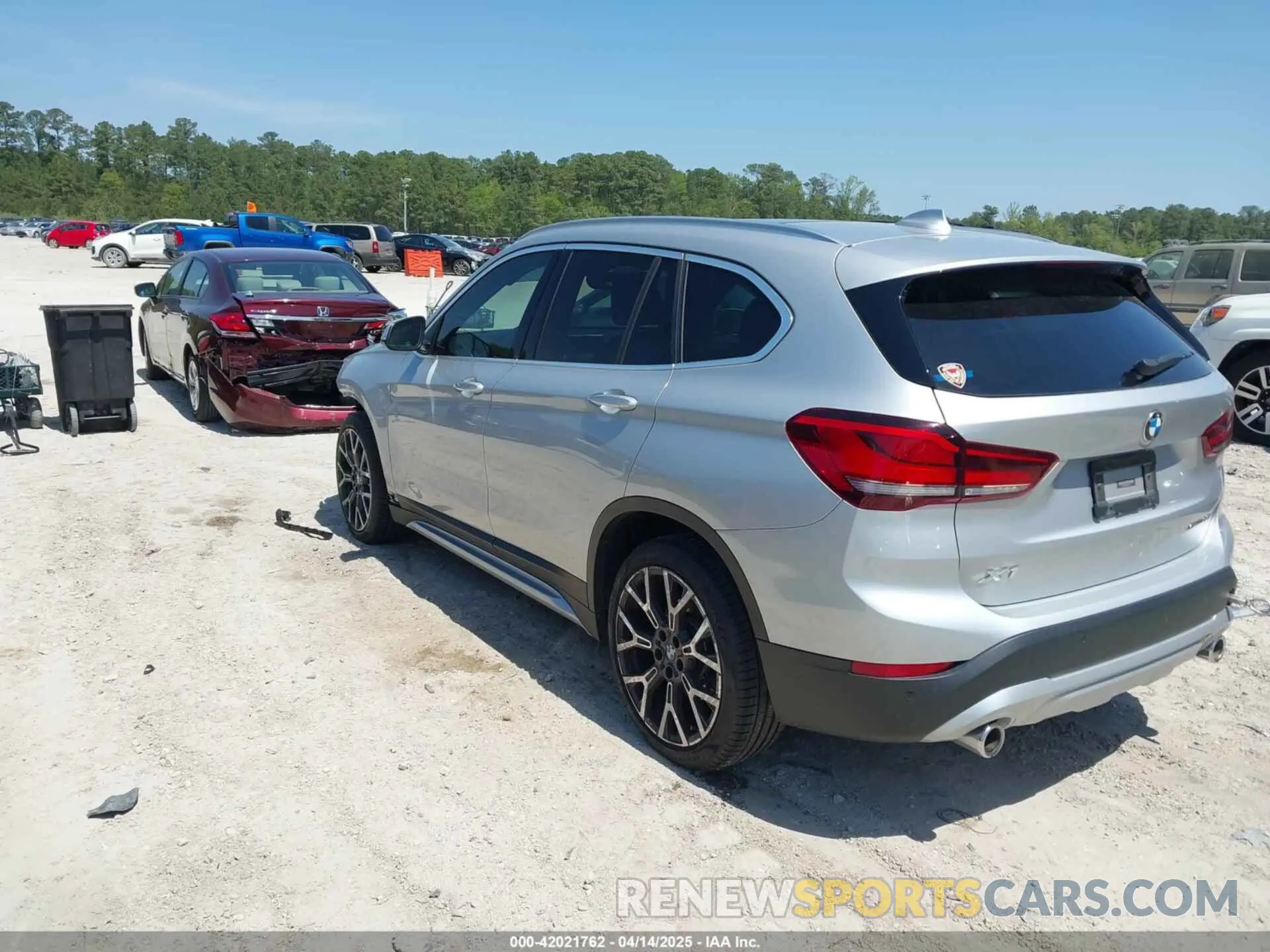 3 Photograph of a damaged car WBXJG7C06M5T14235 BMW X1 2021