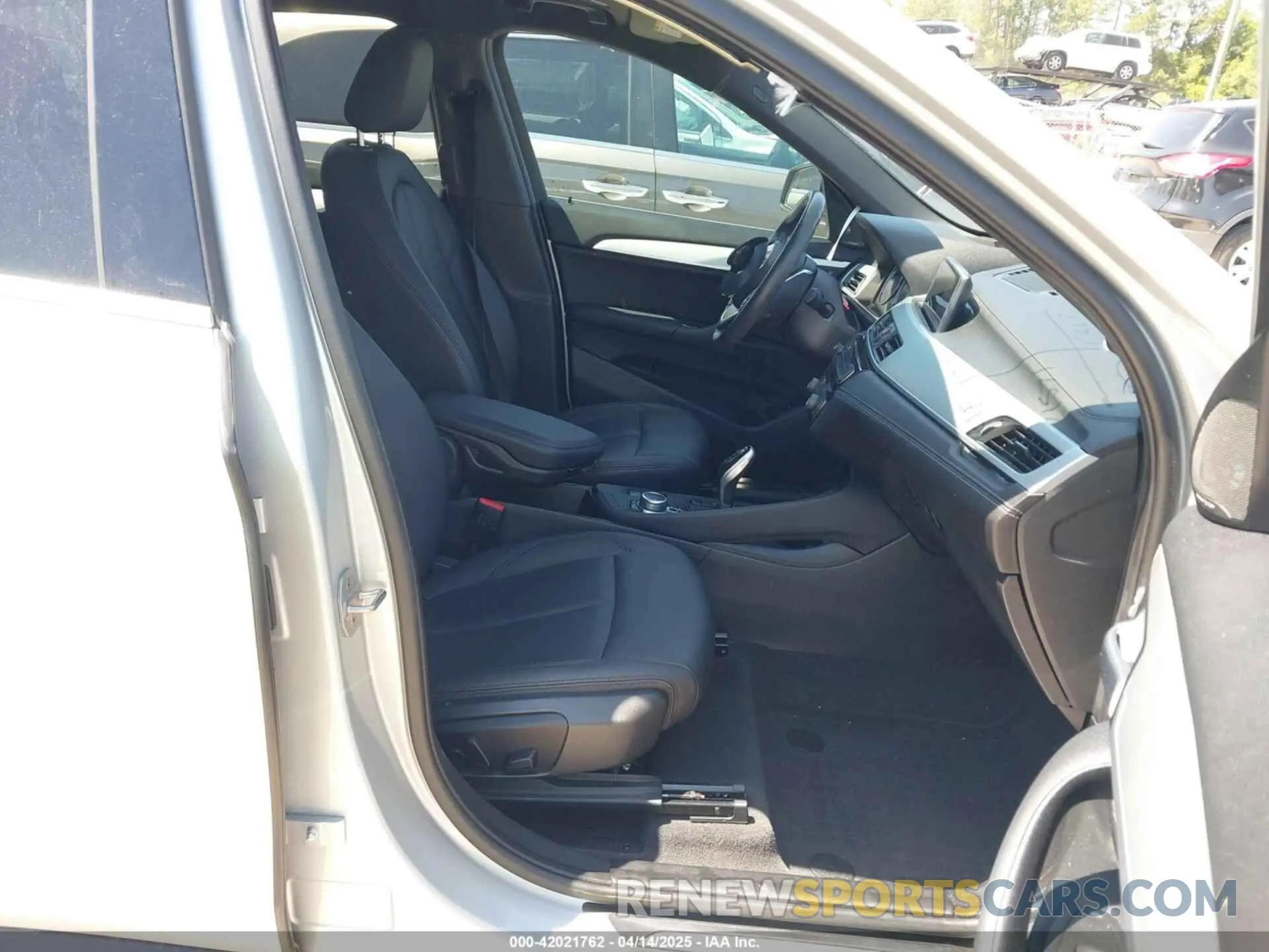 5 Photograph of a damaged car WBXJG7C06M5T14235 BMW X1 2021