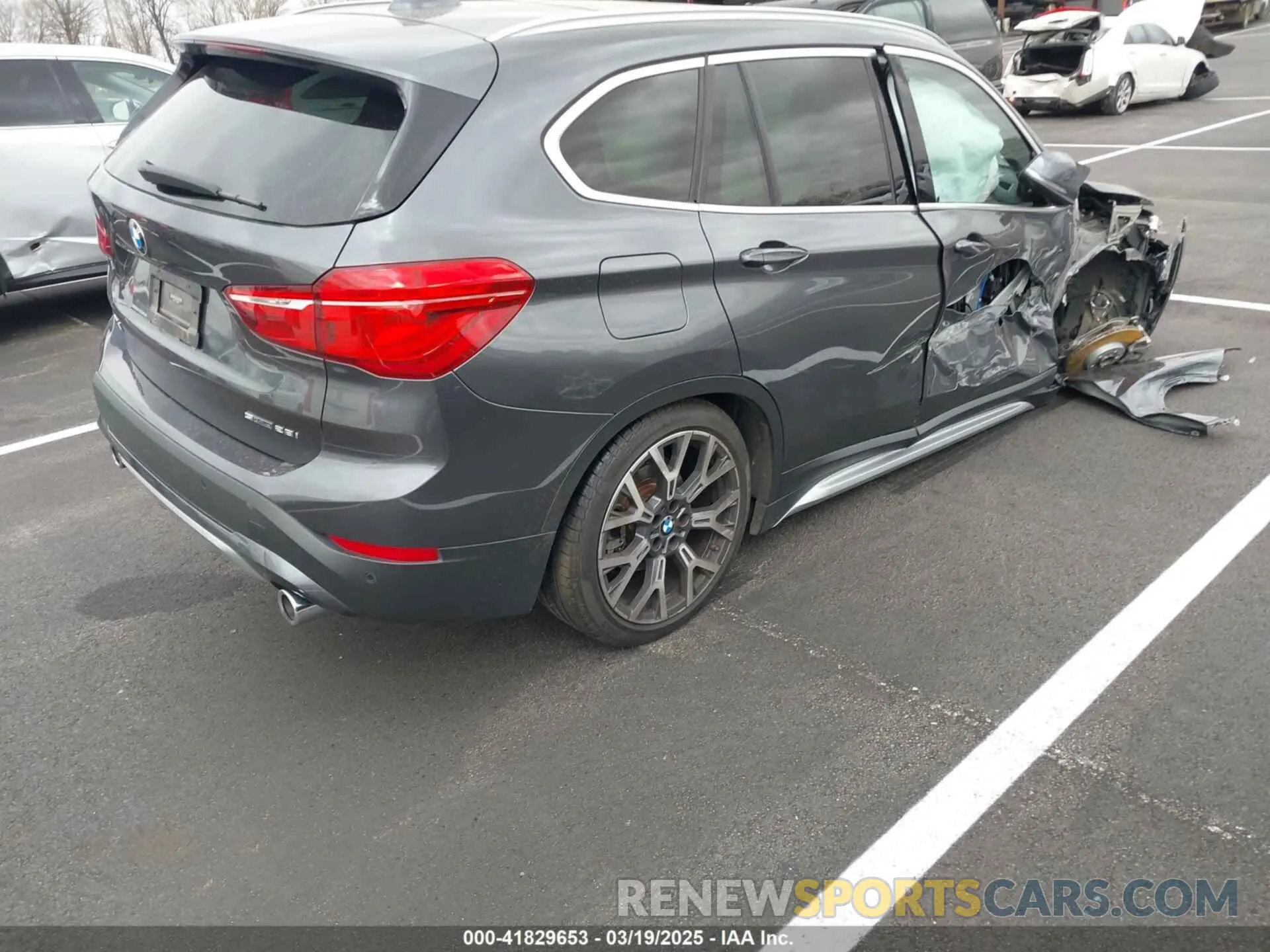 4 Фотография поврежденного автомобиля WBXJG7C07M5S08831 BMW X1 2021