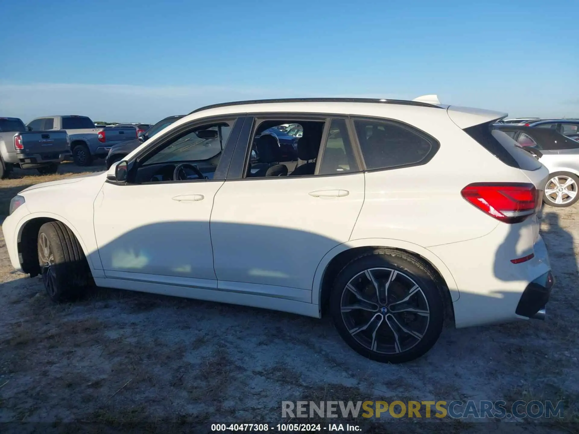 14 Photograph of a damaged car WBXJG7C07M5S52425 BMW X1 2021