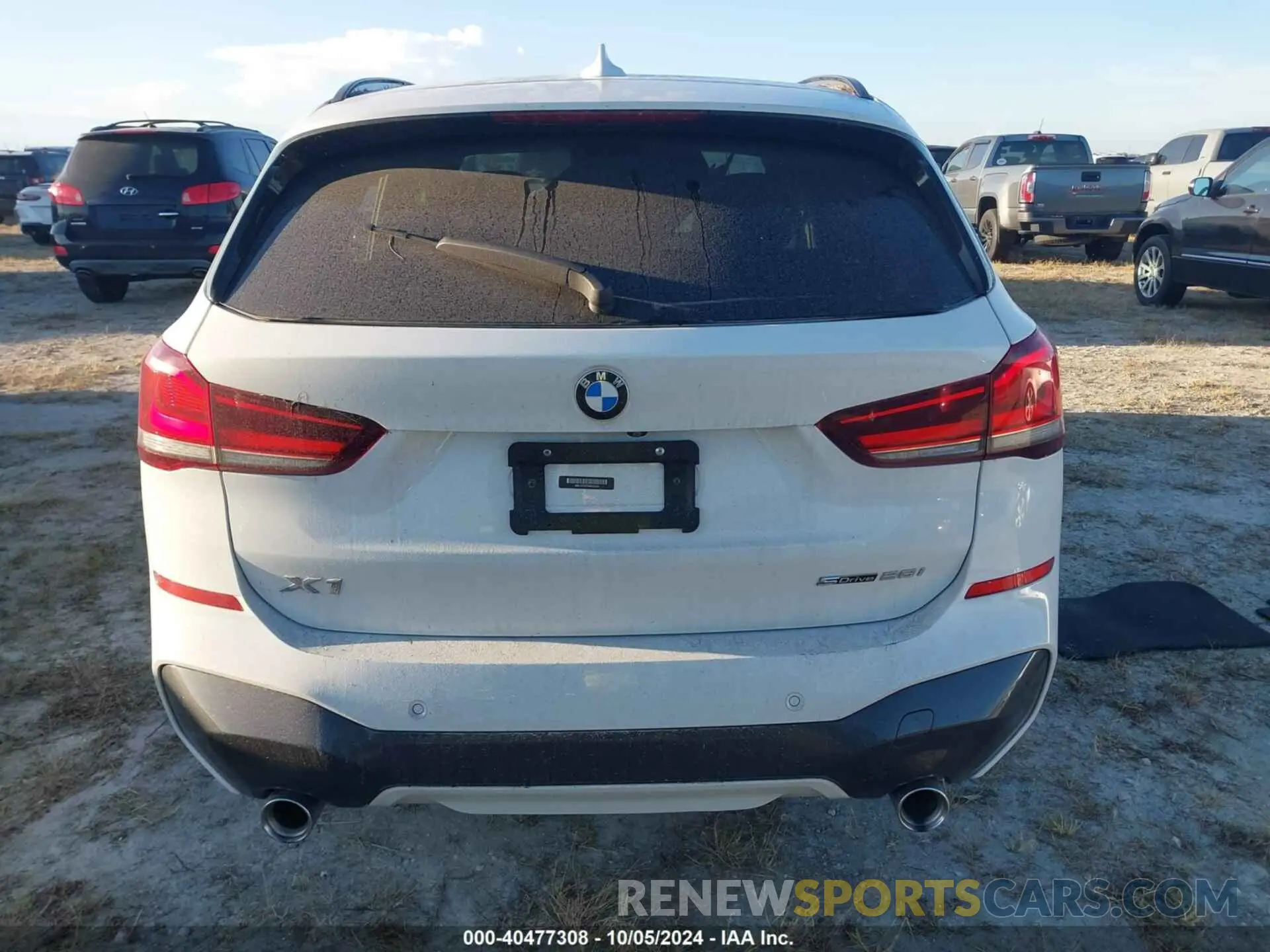 16 Photograph of a damaged car WBXJG7C07M5S52425 BMW X1 2021