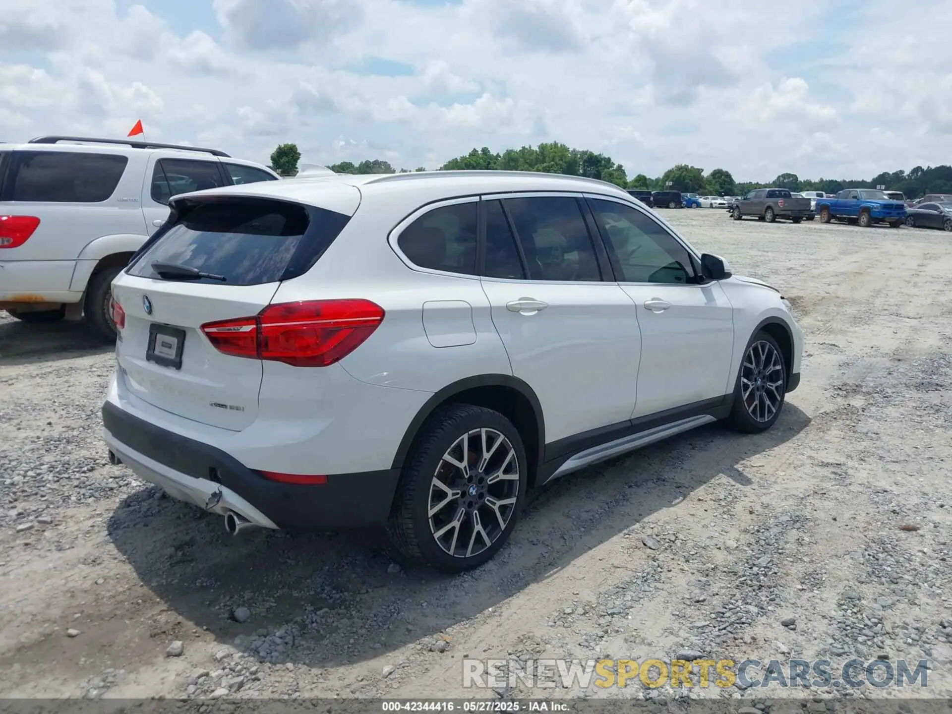 4 Фотография поврежденного автомобиля WBXJG7C07M5T08833 BMW X1 2021