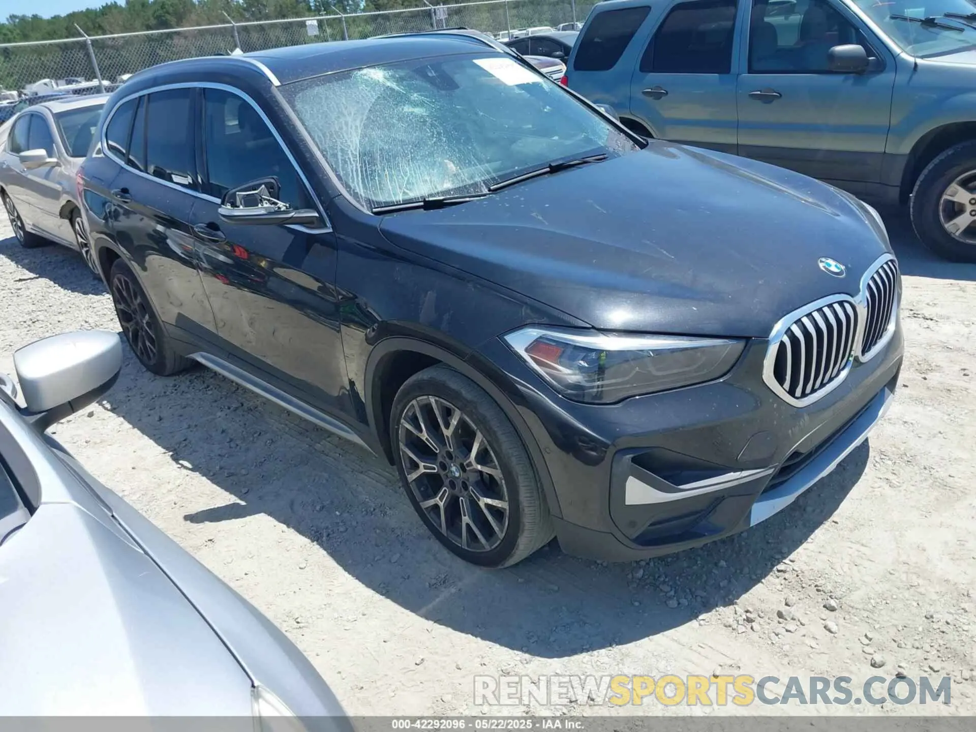 1 Фотография поврежденного автомобиля WBXJG7C0XM5T37677 BMW X1 2021