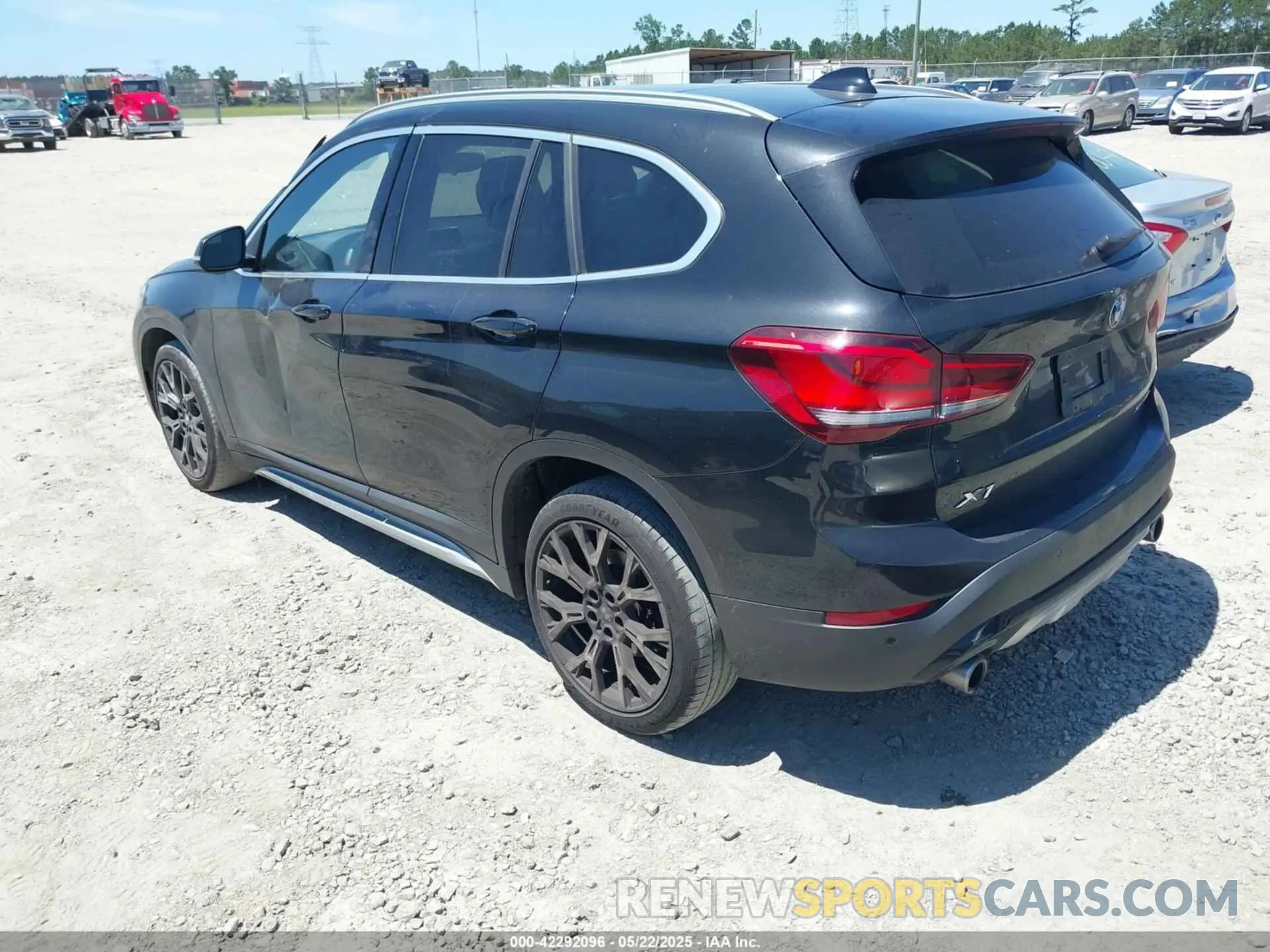 3 Фотография поврежденного автомобиля WBXJG7C0XM5T37677 BMW X1 2021