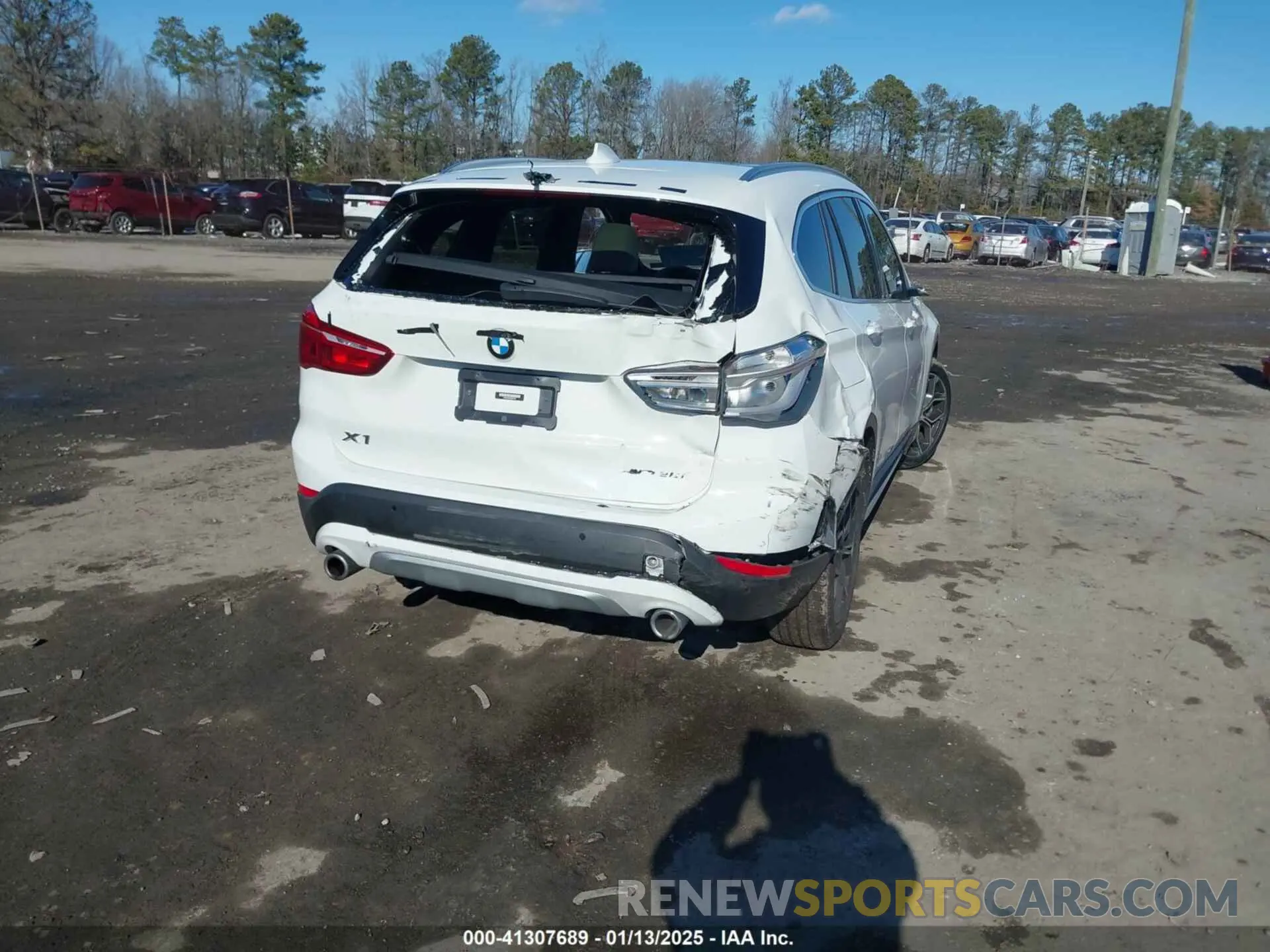 4 Фотография поврежденного автомобиля WBXJG9C00M5U27545 BMW X1 2021