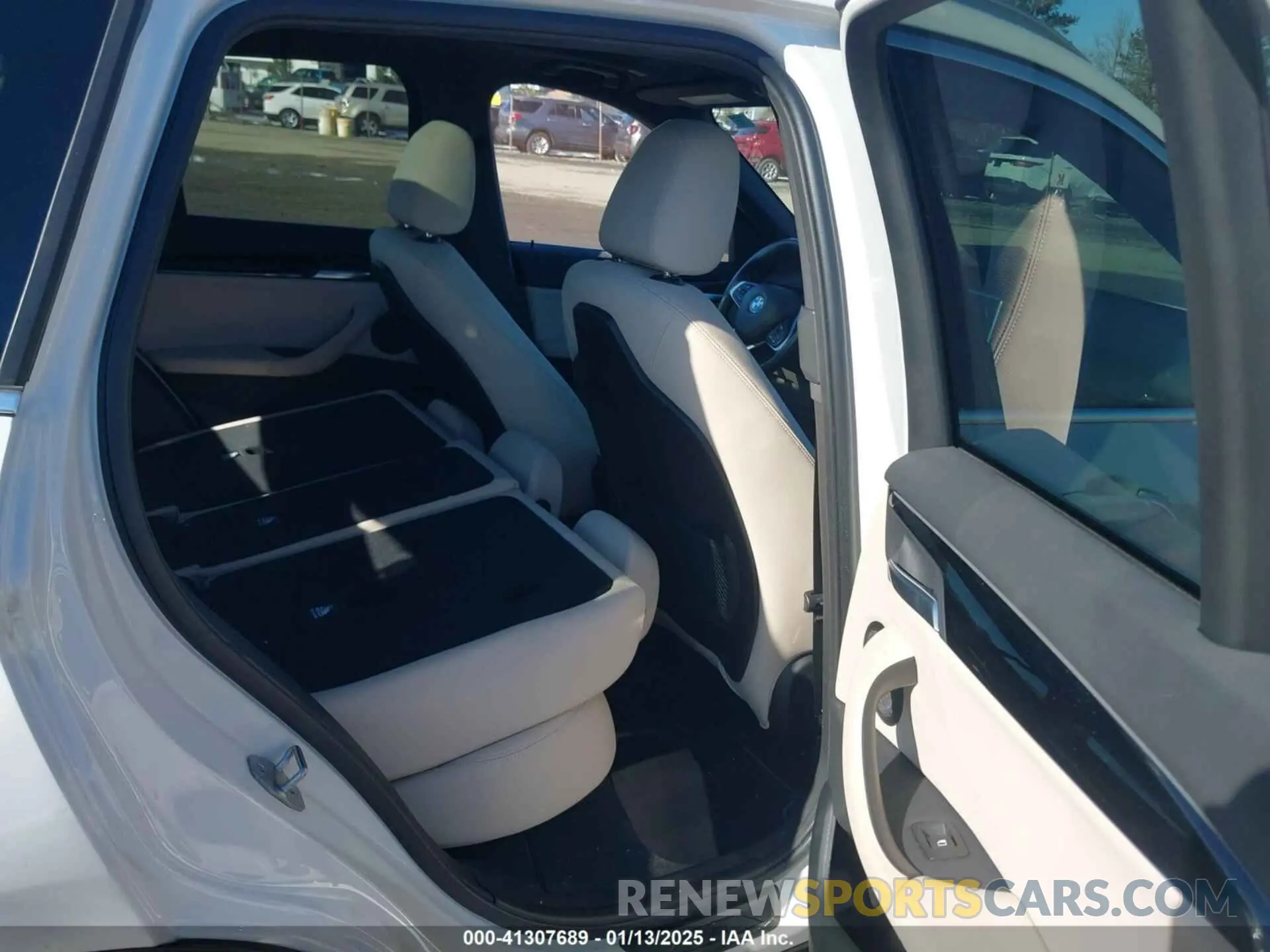 8 Фотография поврежденного автомобиля WBXJG9C00M5U27545 BMW X1 2021