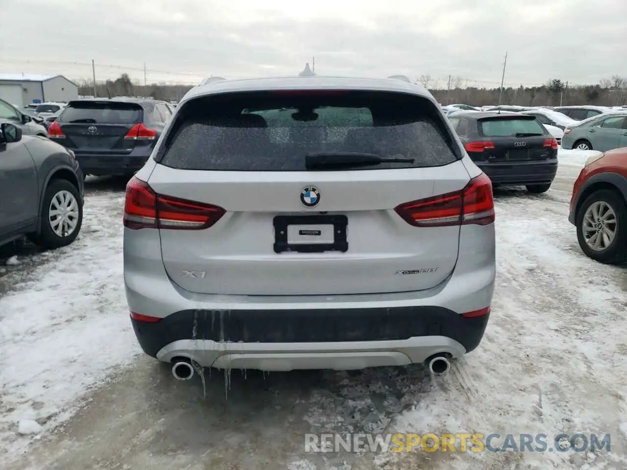6 Photograph of a damaged car WBXJG9C02M5T38320 BMW X1 2021