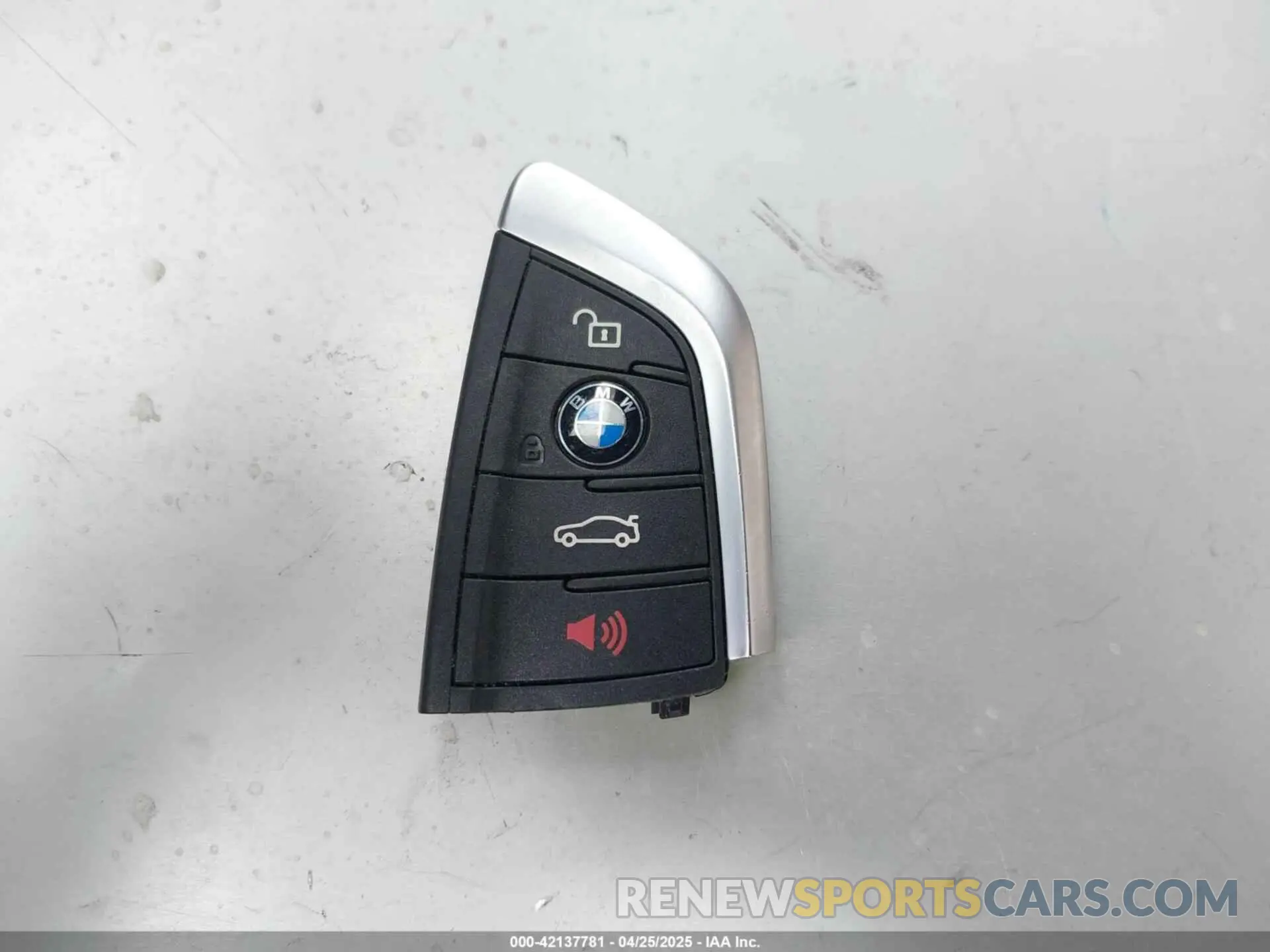11 Фотография поврежденного автомобиля WBXJG9C03M3M80011 BMW X1 2021