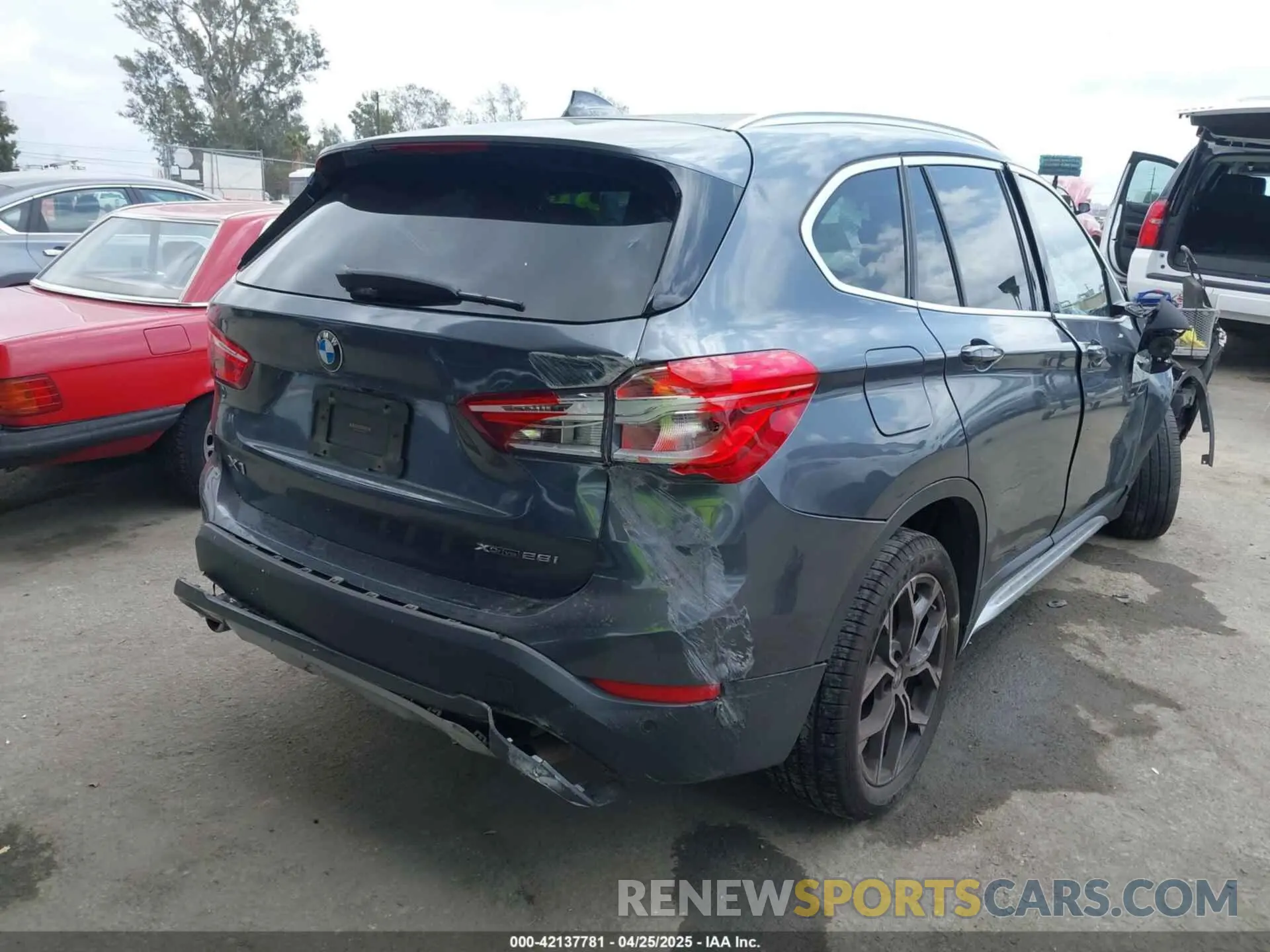 4 Фотография поврежденного автомобиля WBXJG9C03M3M80011 BMW X1 2021