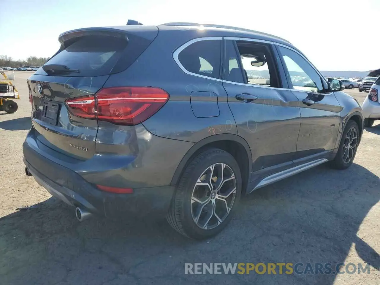 3 Фотография поврежденного автомобиля WBXJG9C05M5S44903 BMW X1 2021