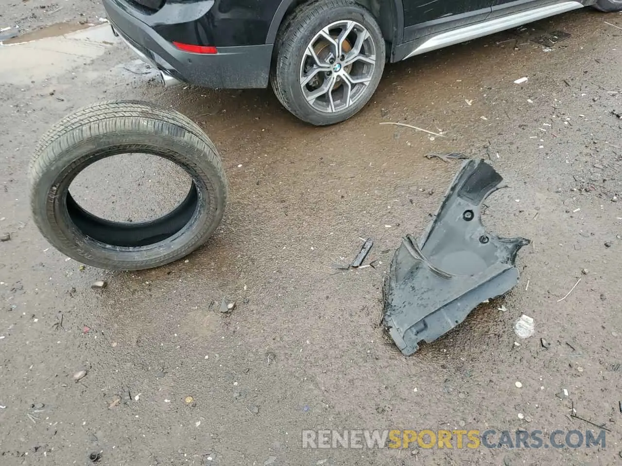 12 Photograph of a damaged car WBXJG9C05M5T03982 BMW X1 2021